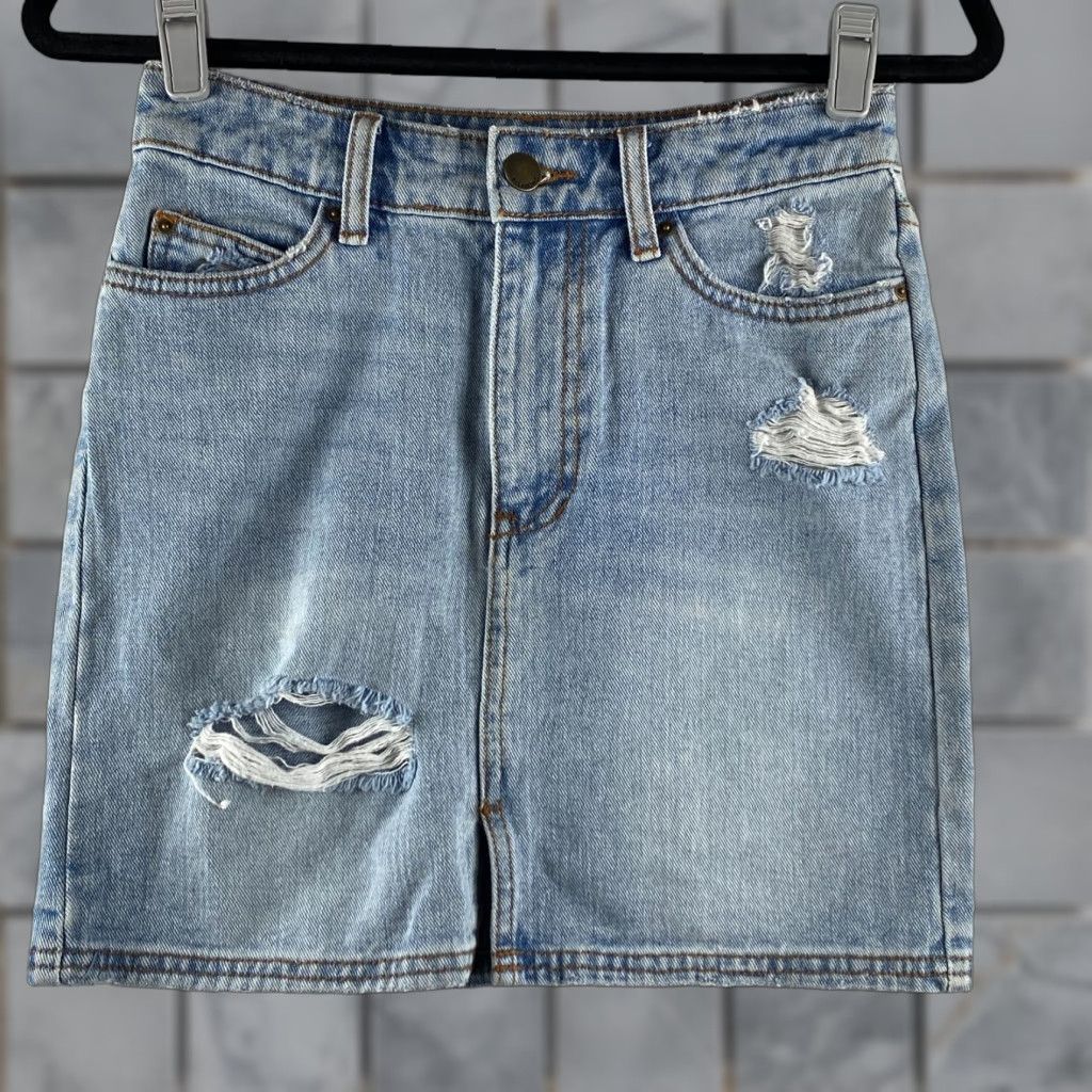 Billabong Billabong Denim Skirt Womens 24 Blue Mini Straight Ripped Distressed Light Wash Skirt Womens 24 Blue Billabong Denim Skirt Short Mini Size 42" / US 20 - 1 Thumbnail