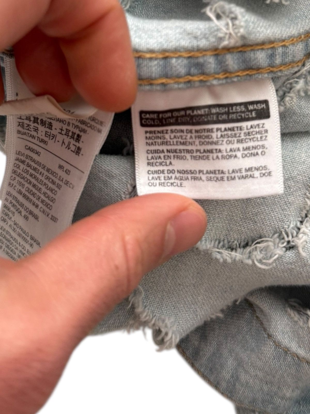 Vetements X Levi’s Shred Thrashed Cutout Denim Shirt Size US M / EU 48-50 / 2 - 12 Thumbnail