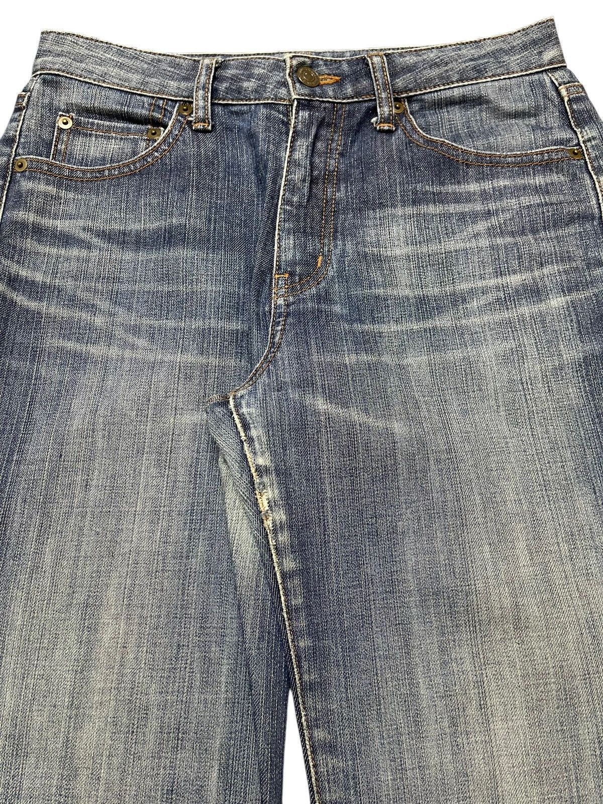 Uniqlo Vintage Japanese Uniqlo Blue Faded Wash Wide Leg Jeans Size US 29 - 4 Thumbnail