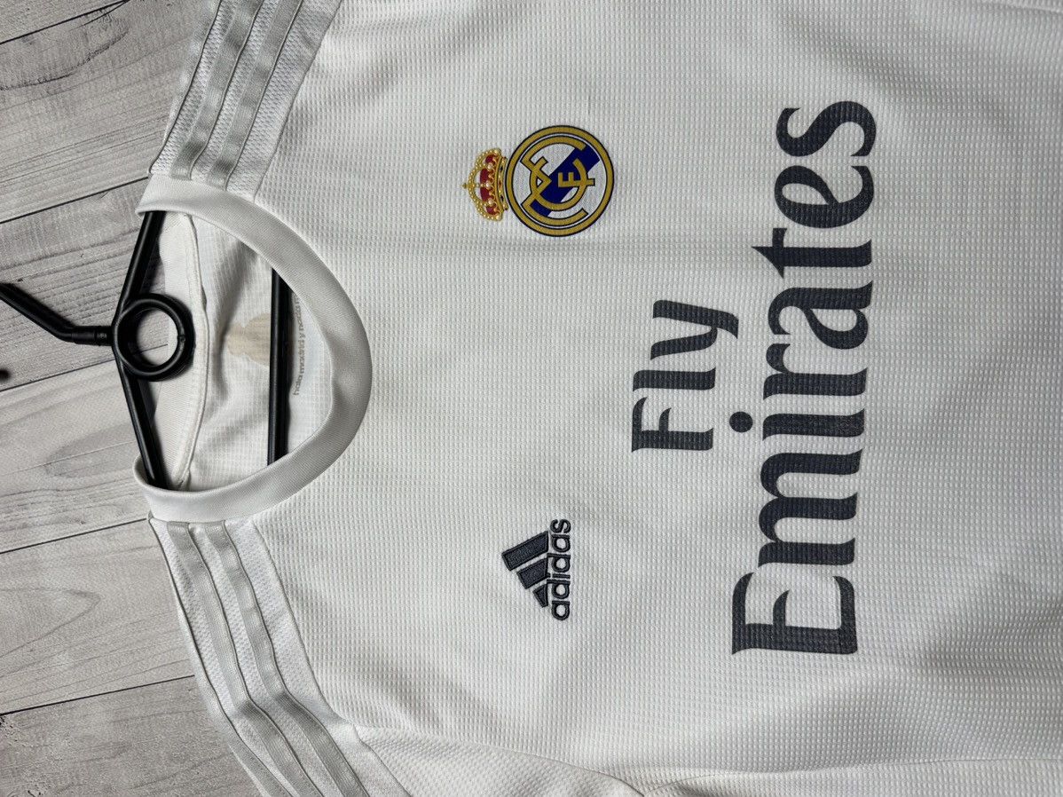 Adidas × Vintage Vintage Real Madrid soccer jersey size M adidas Size US M / EU 48-50 / 2 - 6 Thumbnail