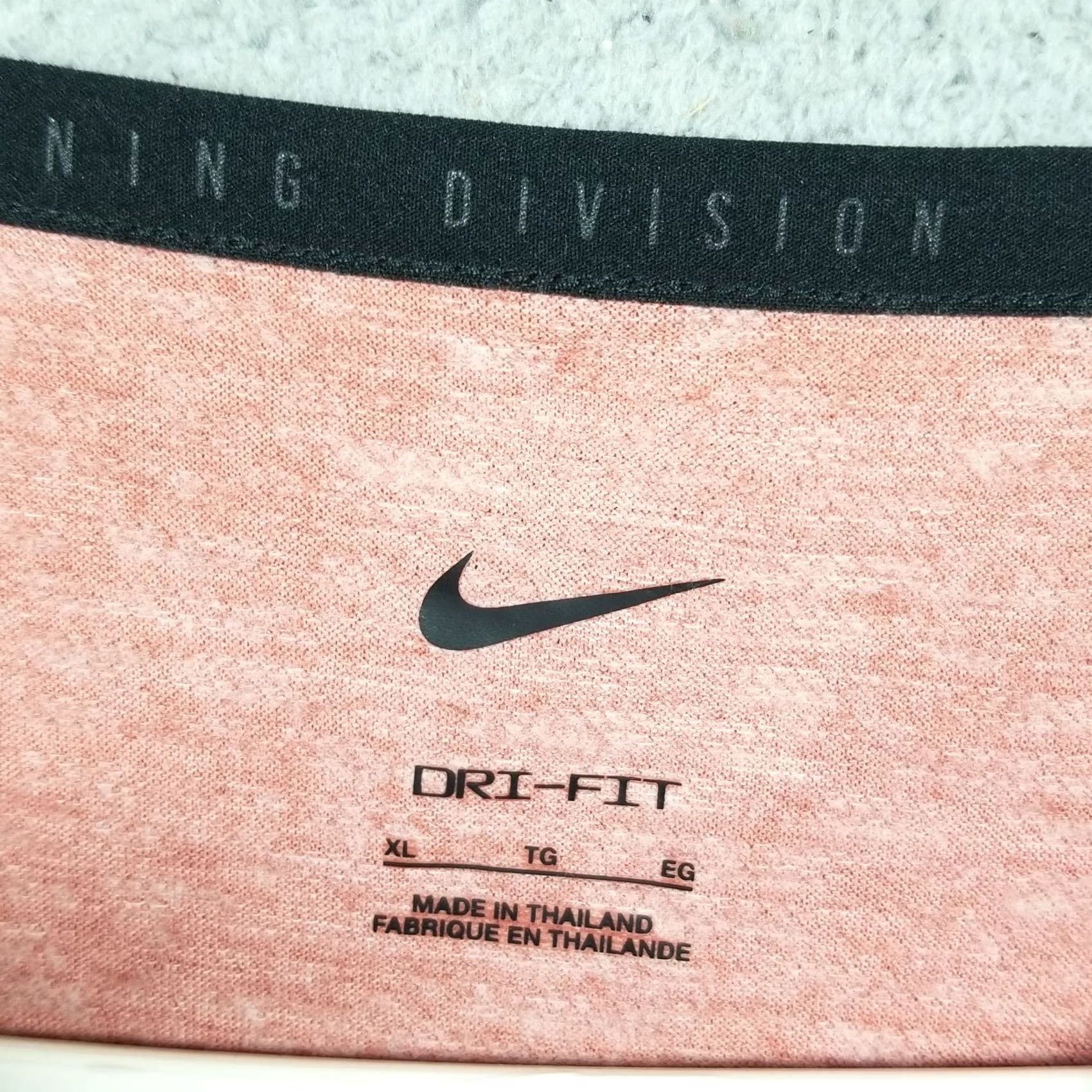 Nike NIKE DRI-FIT PINNACLE SHIRT XL Men Short Sleeve Running division T-Shirt Pink Size US XL / EU 56 / 4 - 4 Thumbnail
