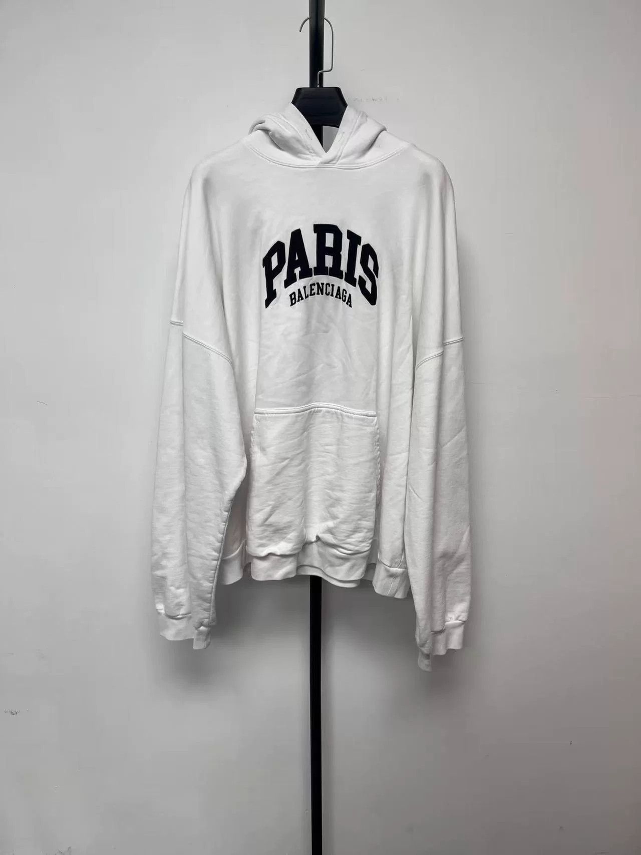 Balenciaga Balenciaga White Oversized Hoodie for Women Size M / US 6-8 / IT 42-44 - 1 Thumbnail