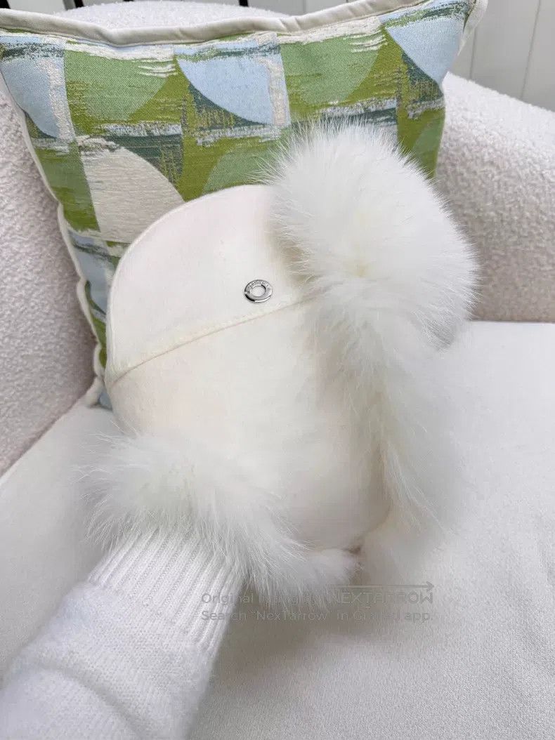 Loro Piana Loro Piana size M White Cashmere Fox Fur Faux Fur Leifeng H Size ONE SIZE - 3 Thumbnail