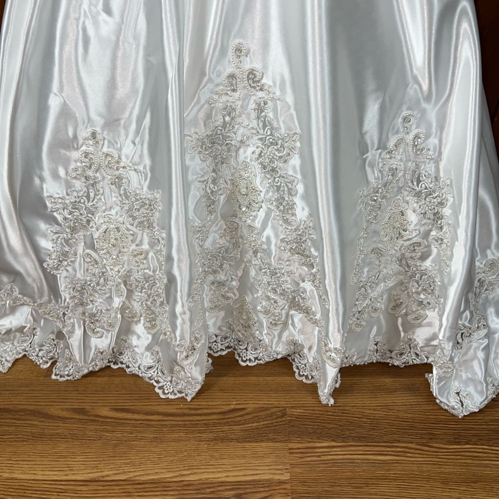 Other Vintage 90s Mori Lee Cathedral Length Wedding Gown & Veil! Size L / US 10 / IT 46 - 3 Thumbnail