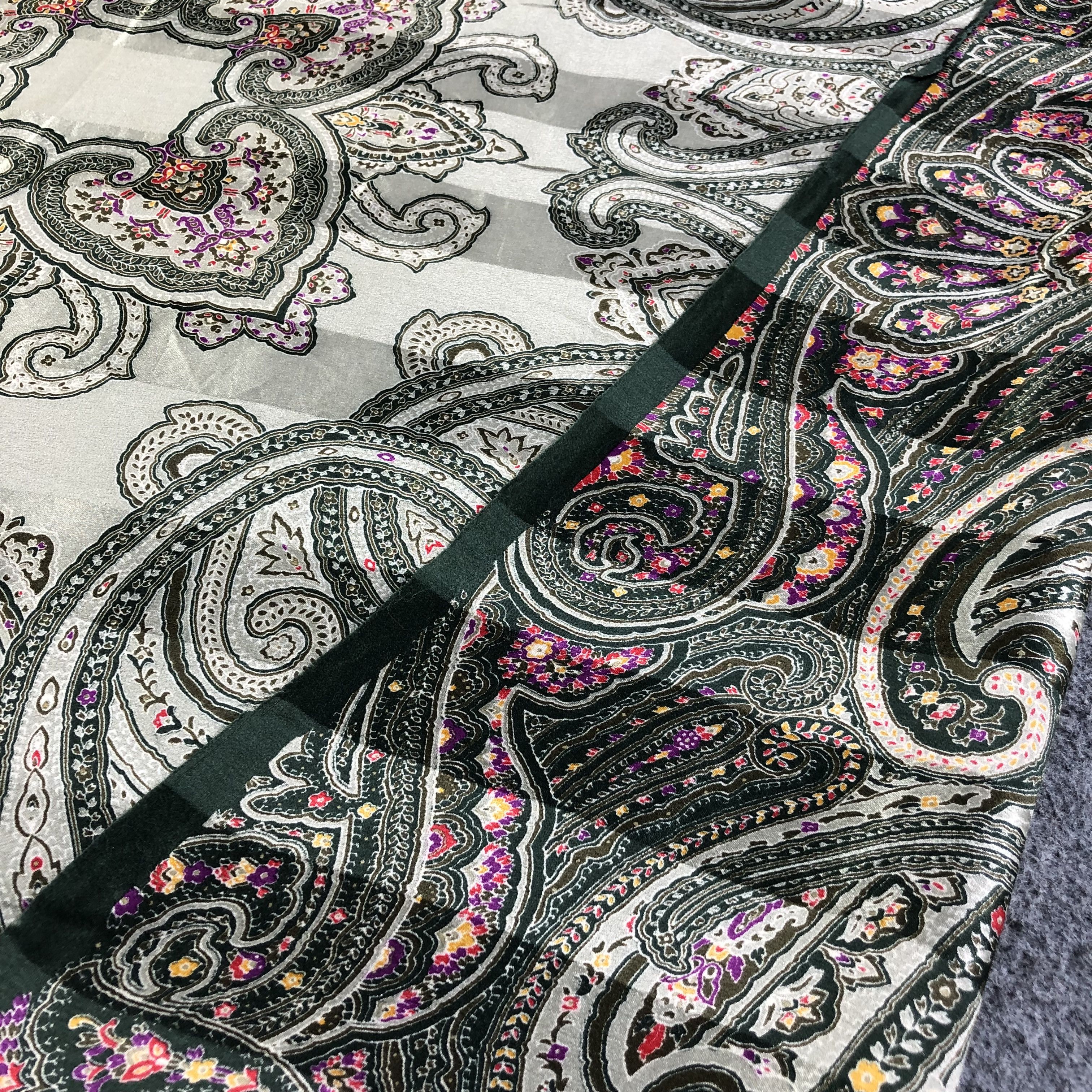 Mila Schon Vintage Mila Schon Luxury Paisley Silk Scarf M603 Size ONE SIZE - 5 Thumbnail