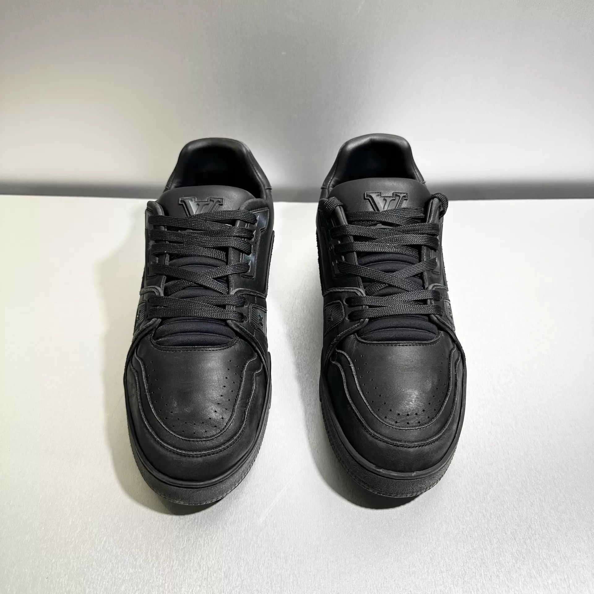 Louis Vuitton LV Trainer Distressed Black 8/42 Barely used Size US 9 / EU 42 - 2 Thumbnail