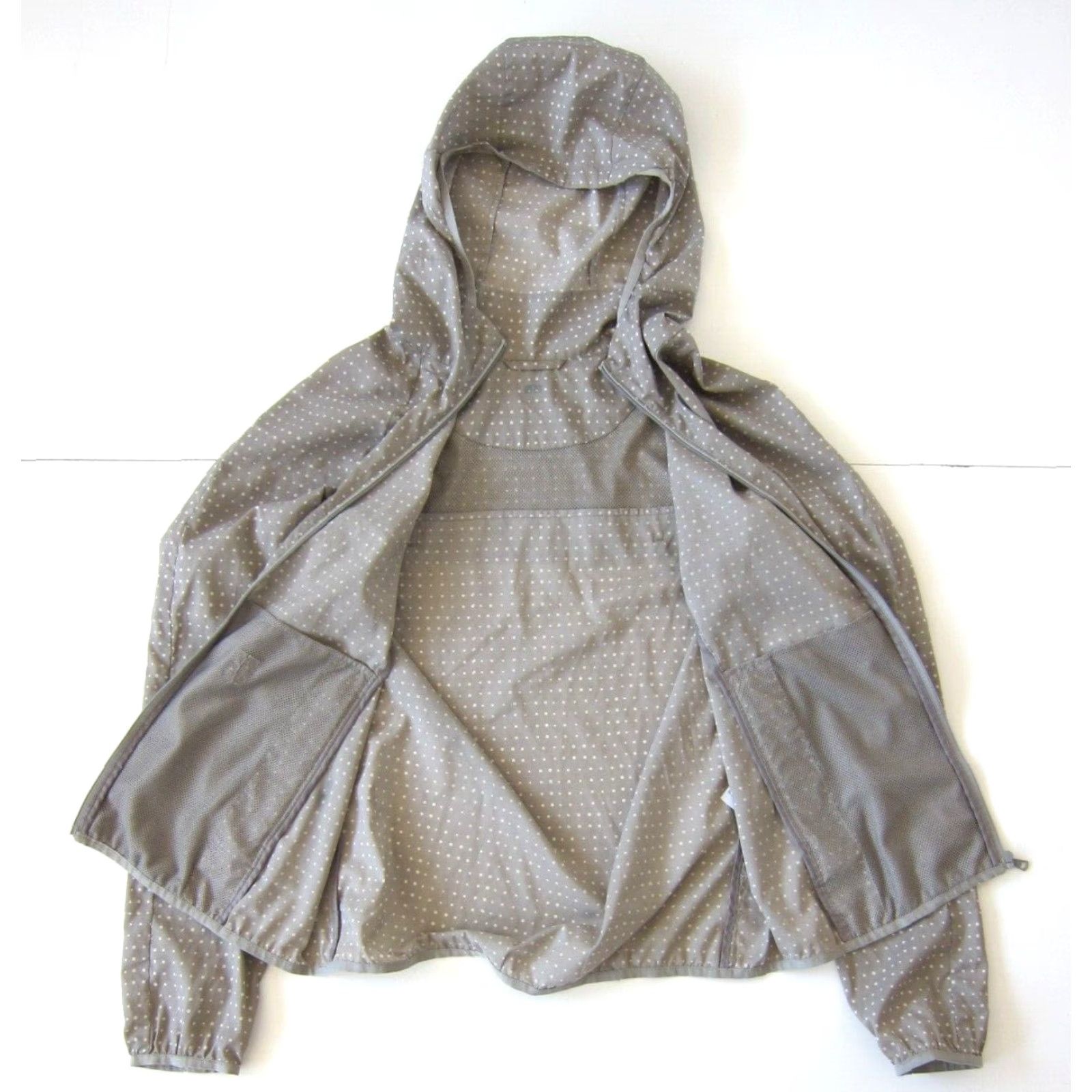 Uniqlo Uniqlo Jacket Women Small Windbreaker Full Zip Hooded Lightweight Grey White Polka Dot 100% Polyester Activewear Size S / US 4 / IT 40 - 7 Thumbnail