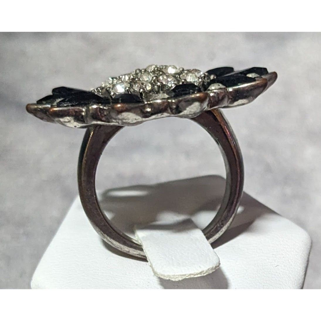 Other Black And Silver Tone Rhinestone Flower Ring Size 8 Size ONE SIZE - 10 Thumbnail