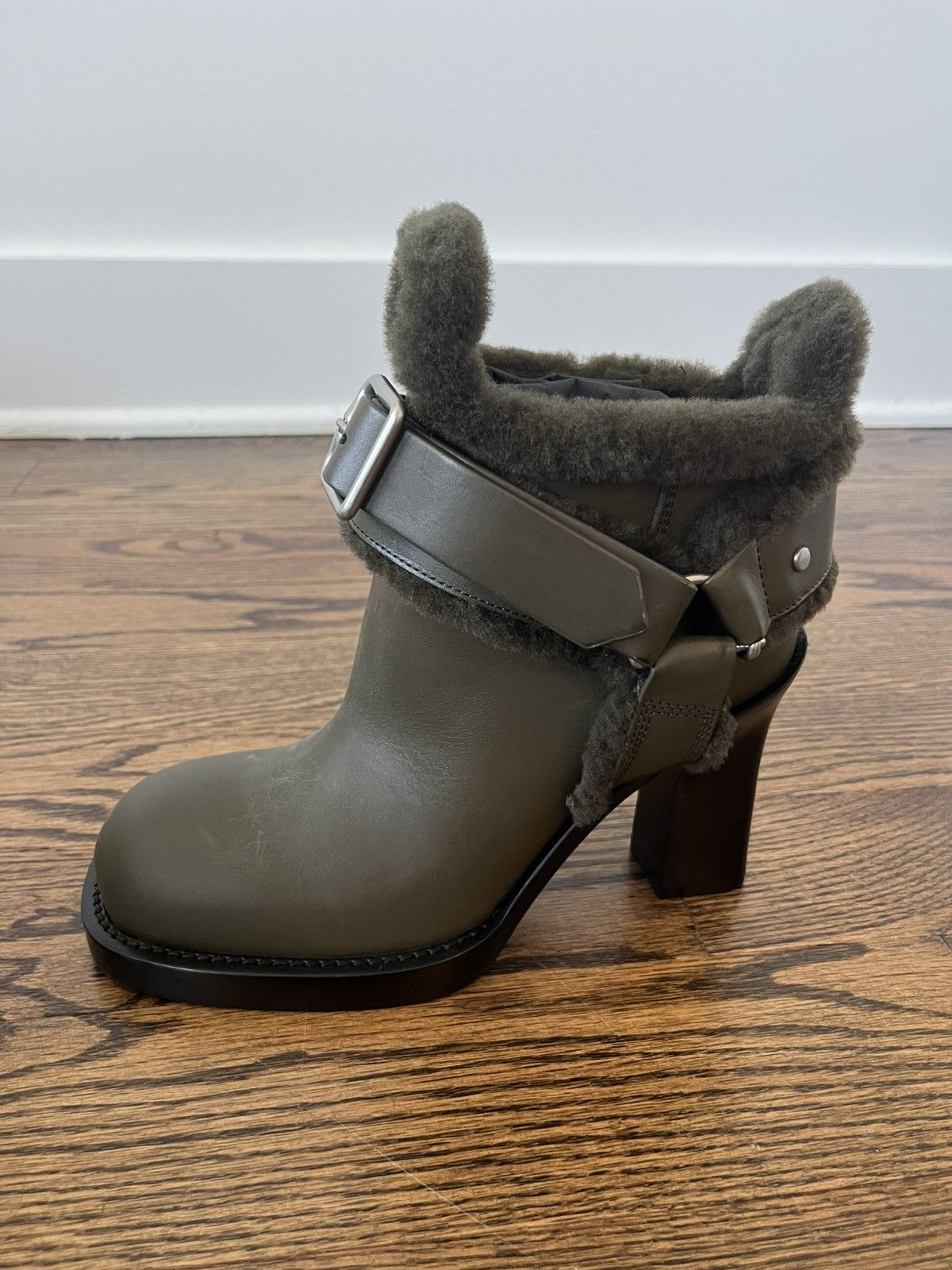 Burberry Burberry Leather and Shearling Cosy Stirrup Boots Size US 7 / IT 37 - 12 Thumbnail
