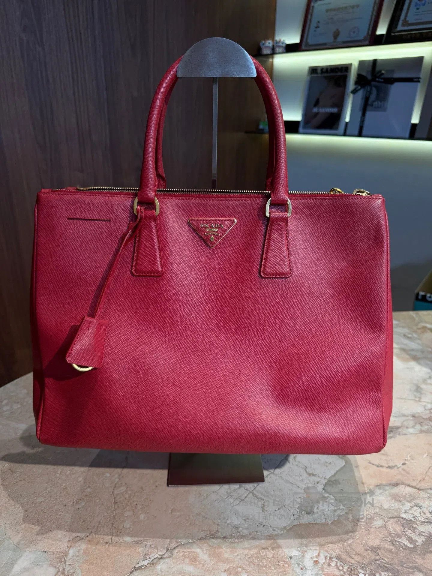 Prada Prada Red Killer Bag Large. Size ONE SIZE - 1 Thumbnail
