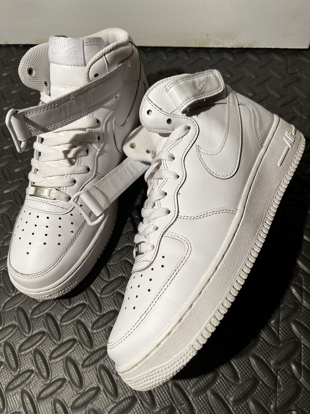 Shoes White Air Force Size 10 CLEAN Nike Air Force Mid Triple