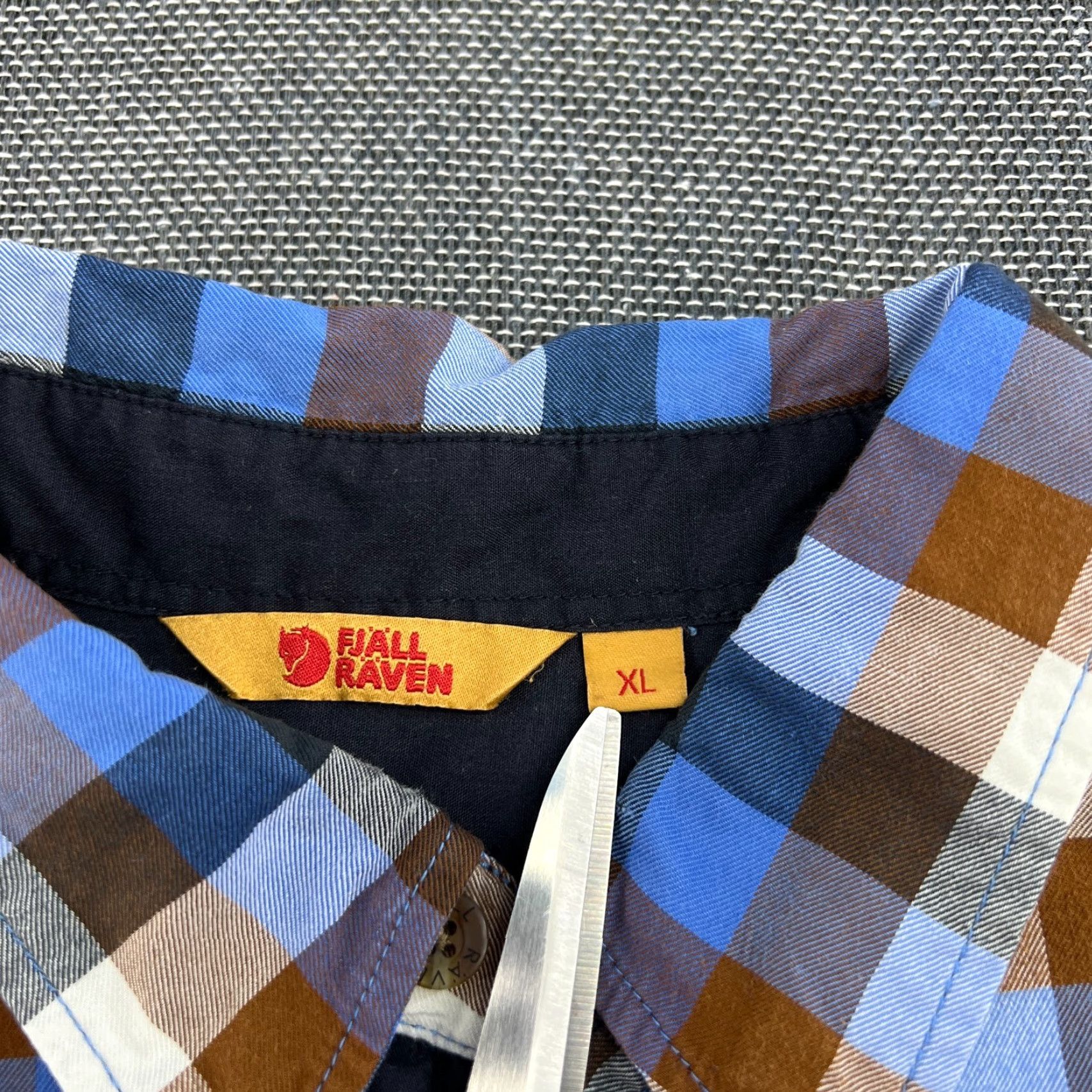 Vintage Fjallraven Pilosa Mens Button Up Shirt Sz Medium Long Sleeve Plaid Blue Brown Shirt Mens Button-Up Shirt Casual Cotton Canvas Pocketed Slim Size US M / EU 48-50 / 2 - 4 Thumbnail