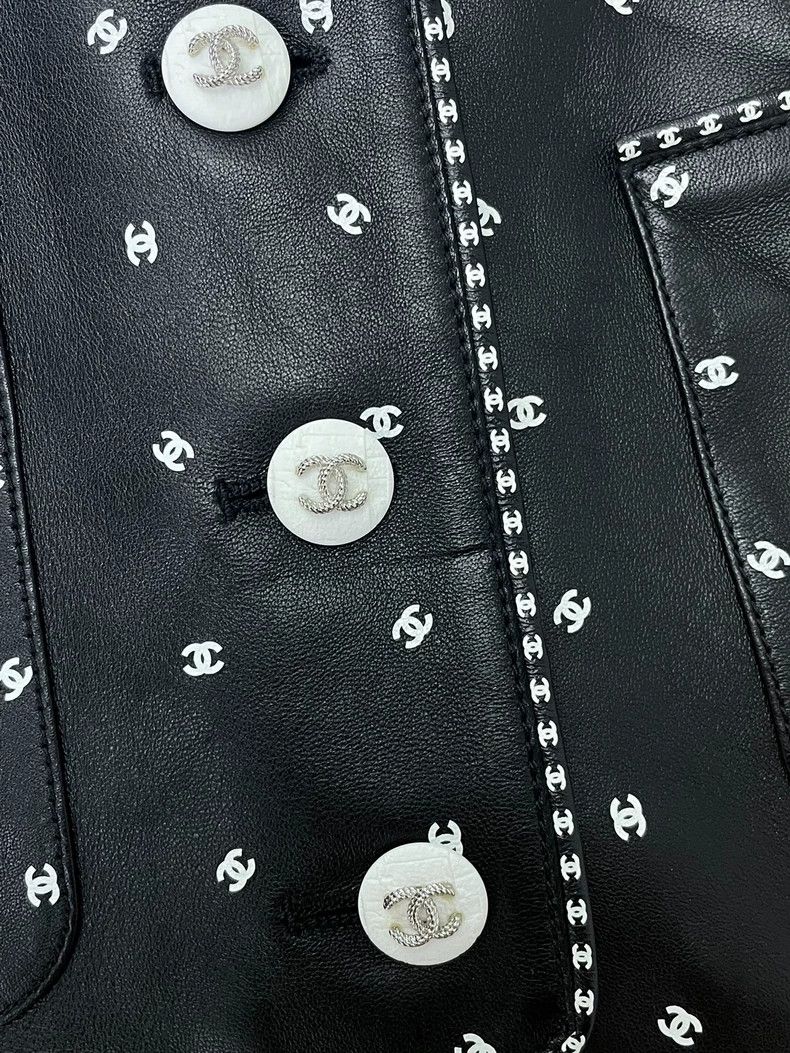 Chanel chanel Black full double Clogo leather vest Size XXS / US 00 / IT 34 - 2 Thumbnail