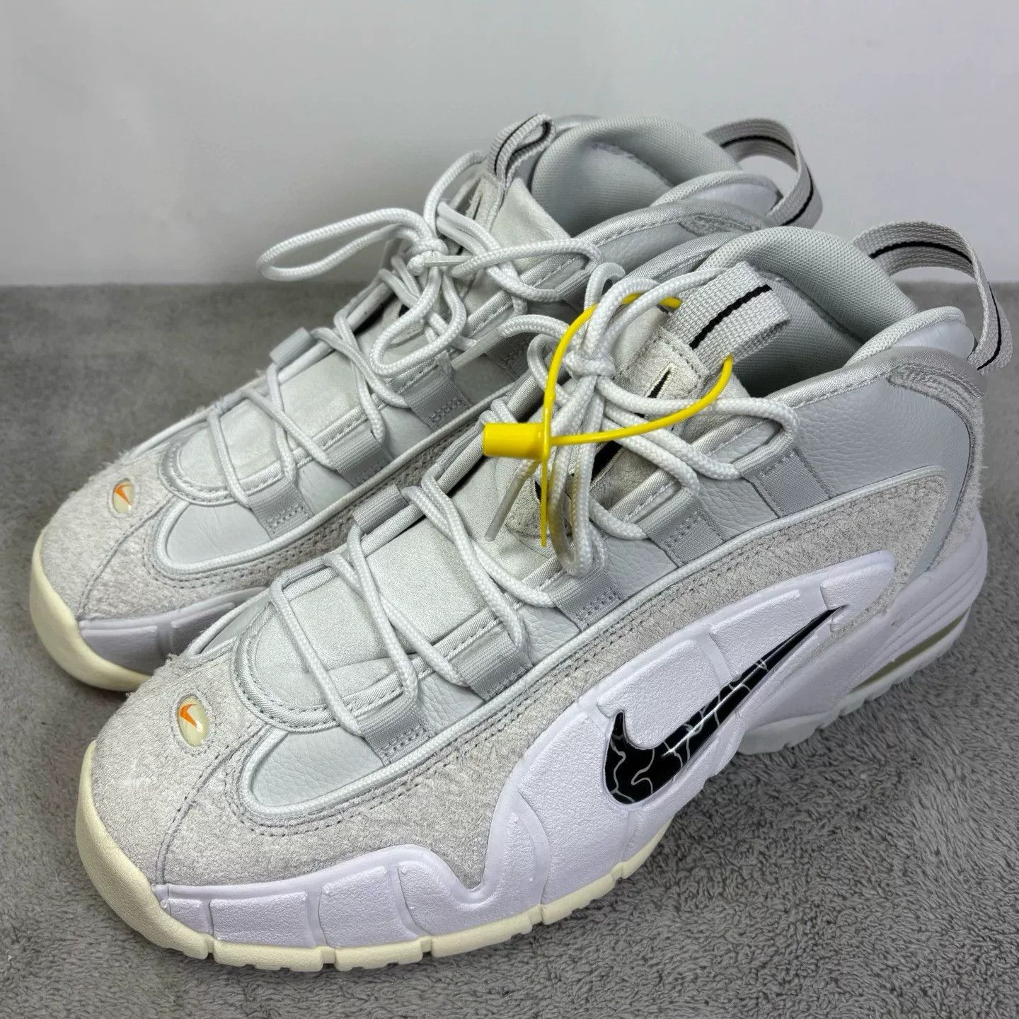 Nike Nike Basketball White Lowtop Sneakers 43 Men Size US 10 / EU 43 - 1 Thumbnail