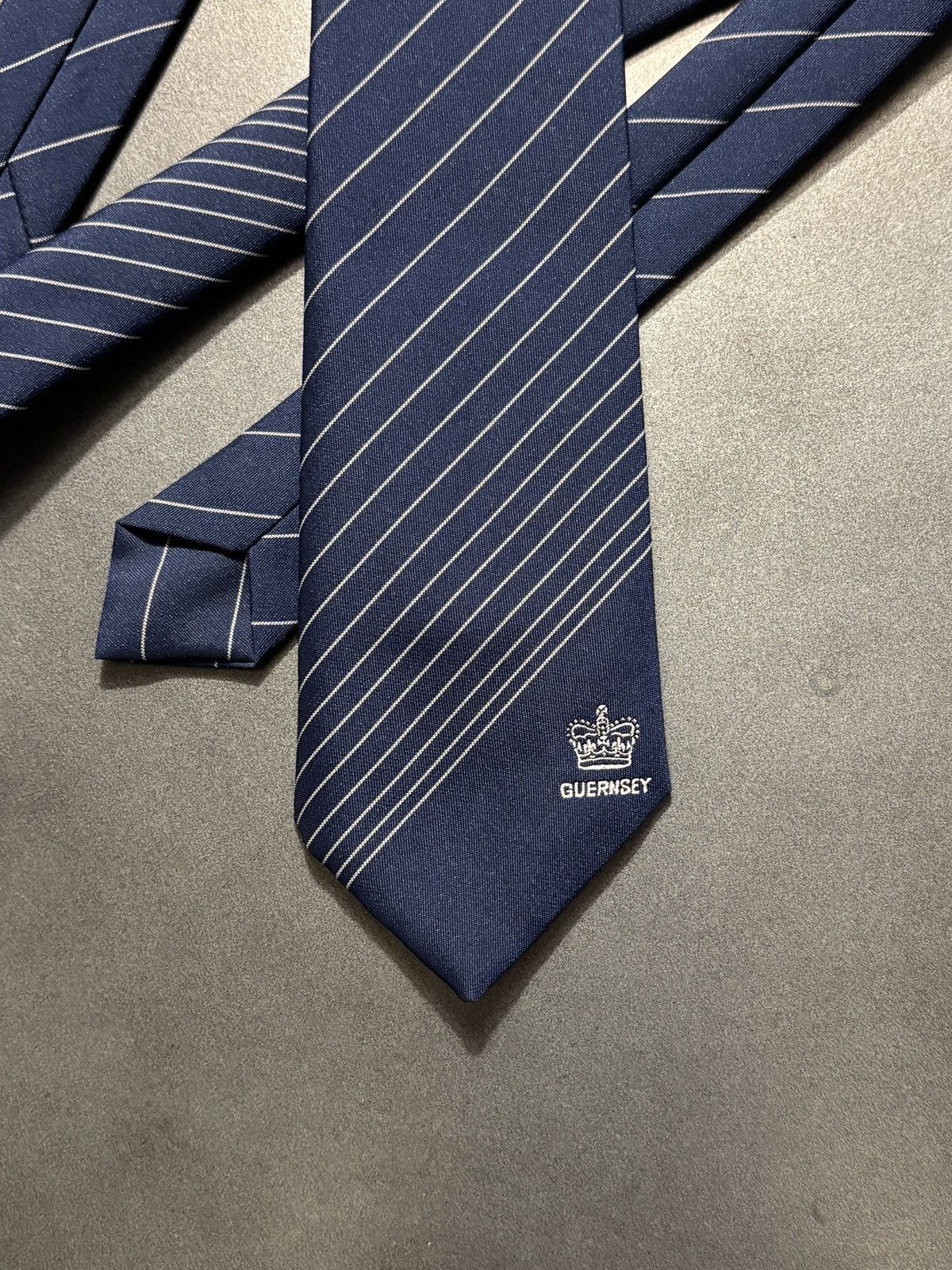 Vintage Made in England Vintage Tie Guernsey Crown Uniform UK Neckti Size ONE SIZE - 3 Thumbnail