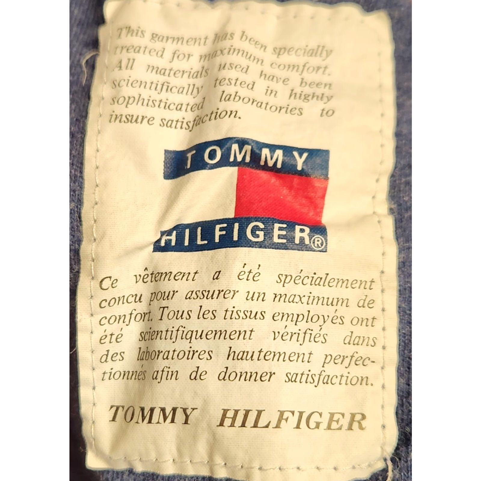 Tommy Hilfiger VINTAGE Tommy Hilfiger T Shirt Mens L Blue Embroidered Crest Logo USA MADE 90s Size US L / EU 52-54 / 3 - 3 Thumbnail