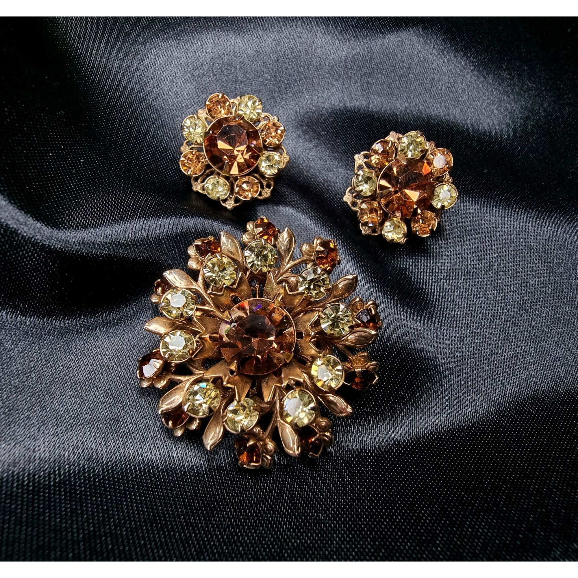 Vintage Vintage 1960s Rhinestone Brooch Earrings Set With Amber Cham Size ONE SIZE - 1 Thumbnail