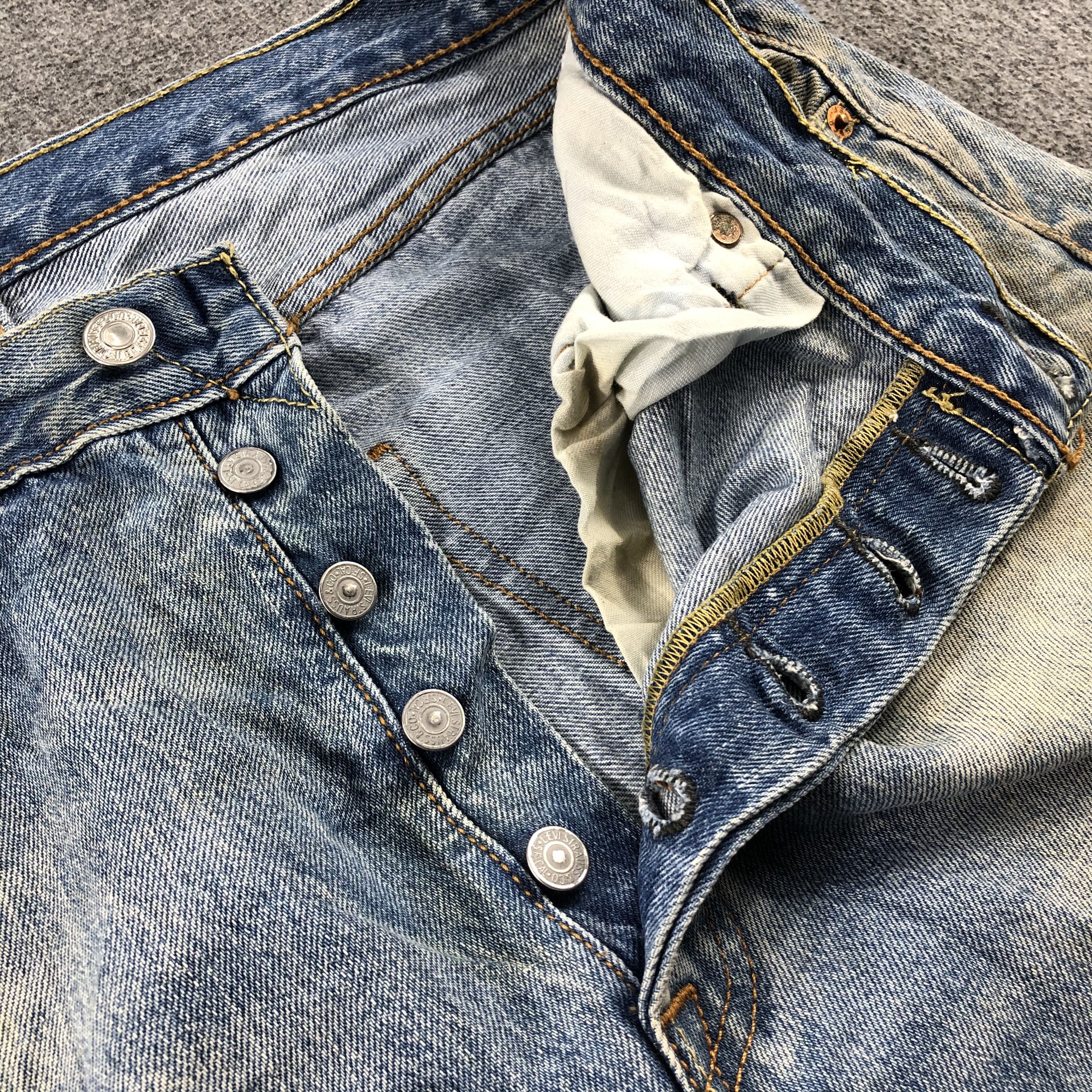 Levi's Vintage Blue Wash Levis 501 Jeans-J2645 Size US 35 - 8 Thumbnail