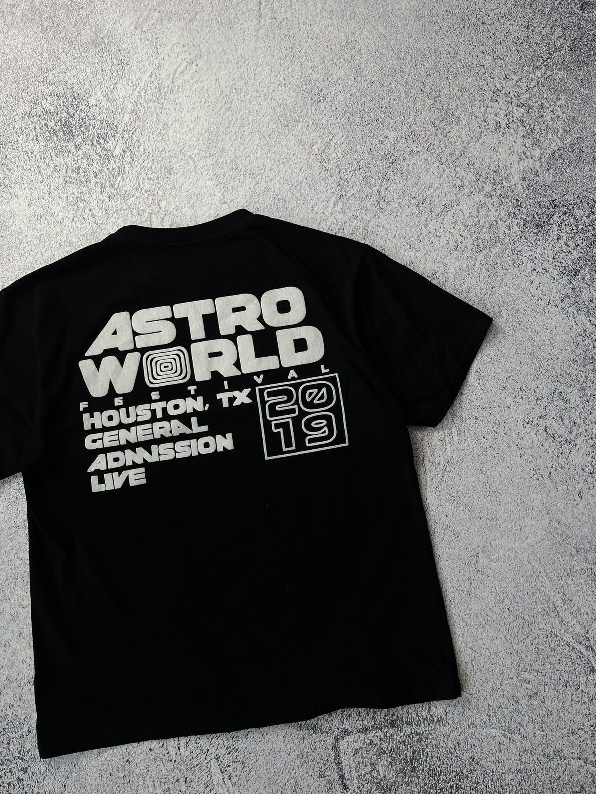 Vintage Travis Scott Astroworld Staff 2019 T-shirt Size S Size US S / EU 44-46 / 1 - 10 Thumbnail