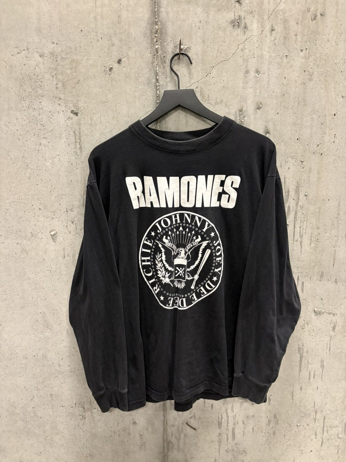 Band Tees Vintage Ramones Shirt Thrashed Faded Grunge Band Euro Size US XL / EU 56 / 4 - 1 Thumbnail
