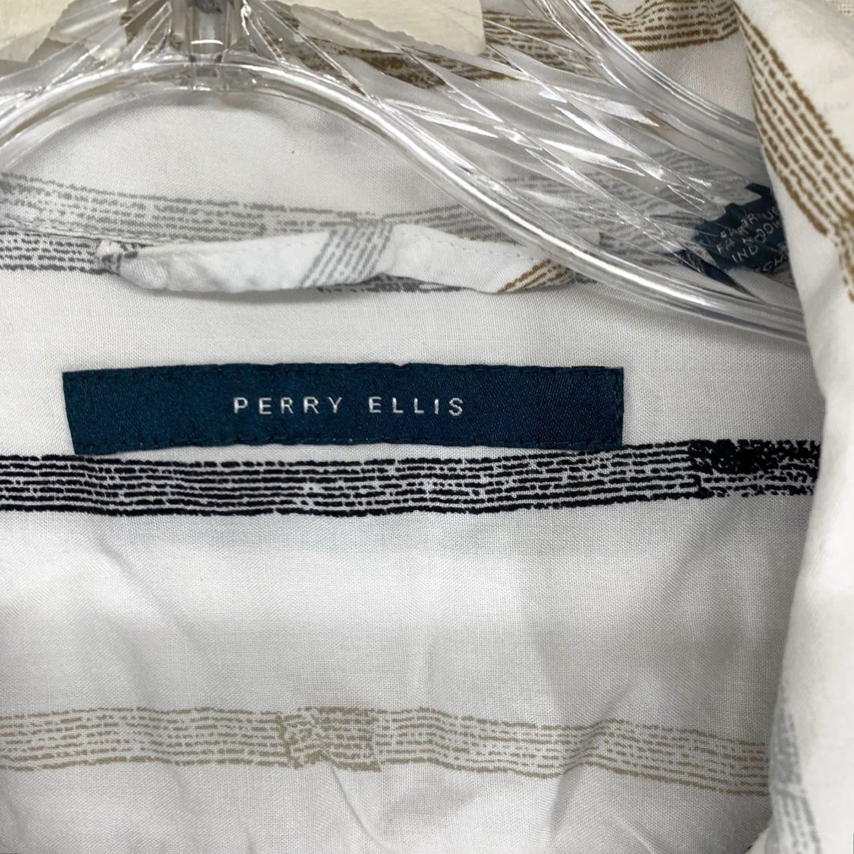 Perry Ellis Vintage Perry Ellis Women's Button-Up Top Casual Short Sleeve Rayon Geometric Pattern Bohemian Style L Size L / US 10 / IT 46 - 7 Thumbnail