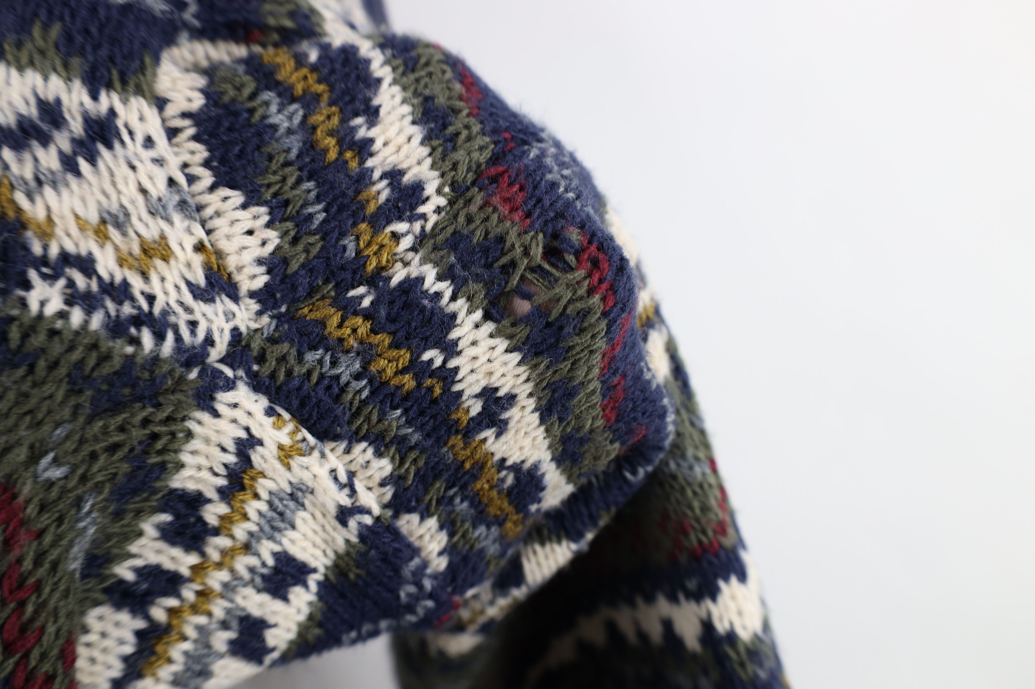 Vintage Vintage 90s Streetwear Fair Isle Knit Cardigan Sweater USA Size L / US 10 / IT 46 - 9 Thumbnail