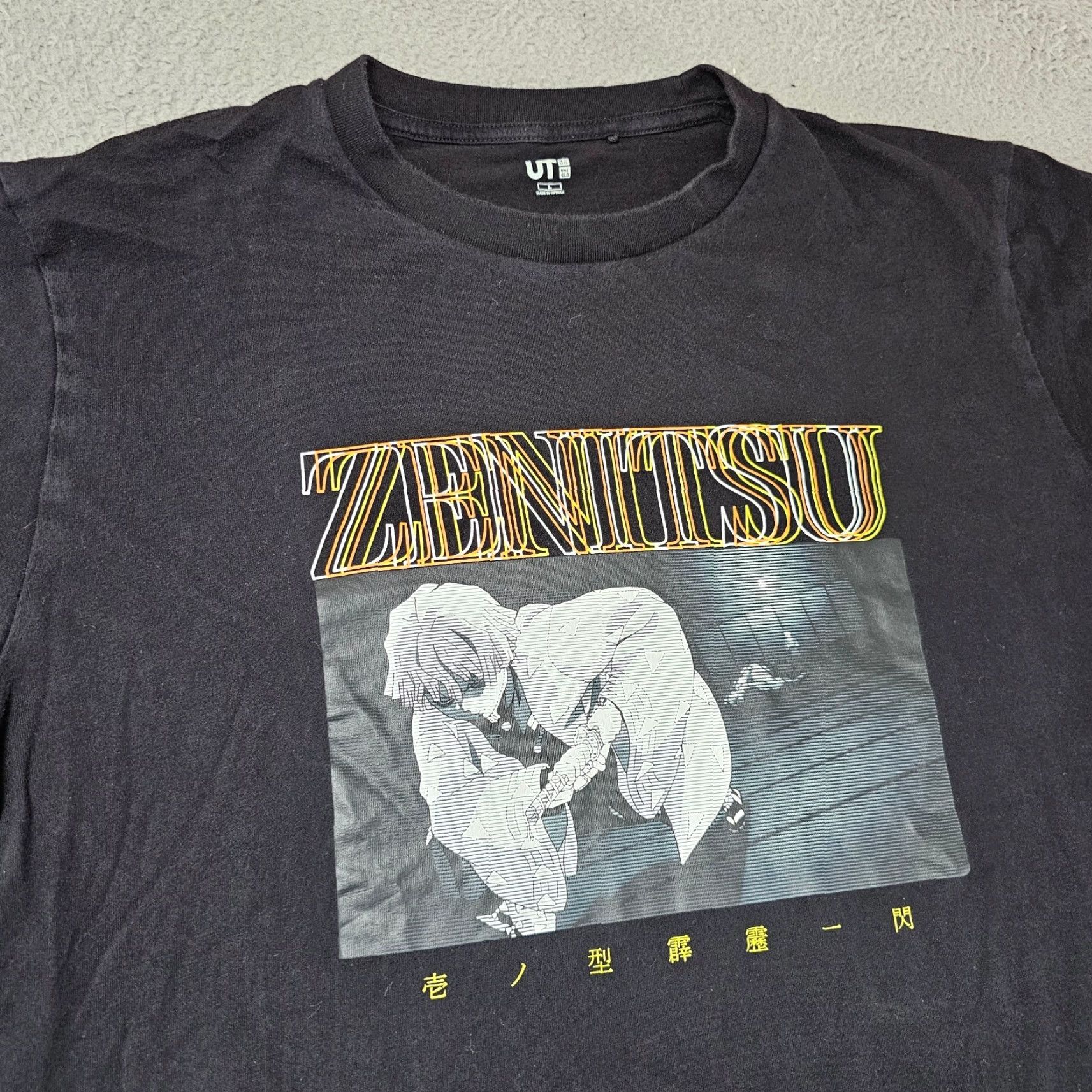 Uniqlo Zenitsu Shirt Uniqlo T-Shirt Adult L Black Graphic Print Crewneck Men Anime Art 60s? Size US L / EU 52-54 / 3 - 2 Thumbnail