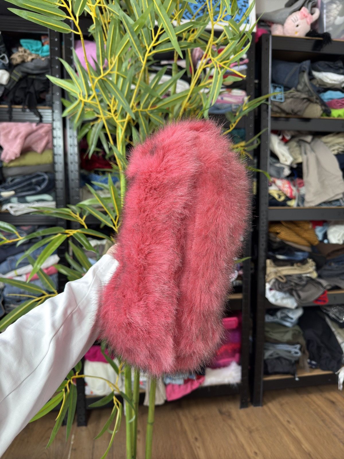 Vintage VINTAGE CUTE PINK FLUFFY FAUX FUR MINI HANDLE BAG Size ONE SIZE - 3 Thumbnail