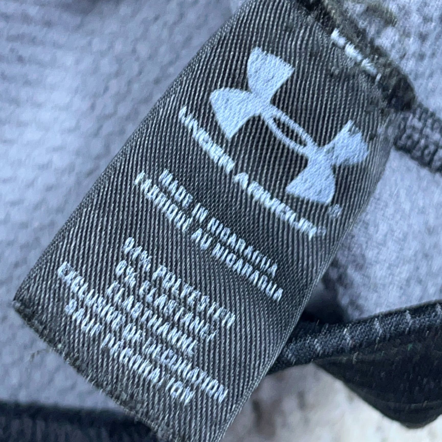 Under Armour Under Armour Sweater Men XL Black Gray Pullover 1/4 Zip Mock Neck Knit Lightweight Sportswear Casual Size US XL / EU 56 / 4 - 4 Thumbnail