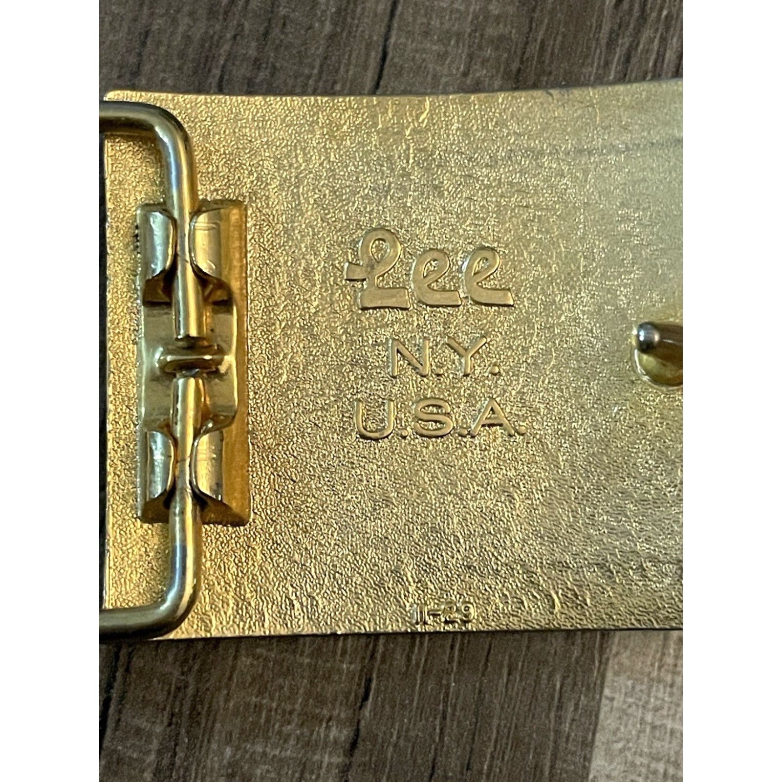 Lee VINTAGE LEE BELT BUCKLE GREEN AND GOLD S SIZE User: VINTAGE LEE BELT BUCKLE S SIZE GREEN AND GOLD Size ONE SIZE - 3 Thumbnail