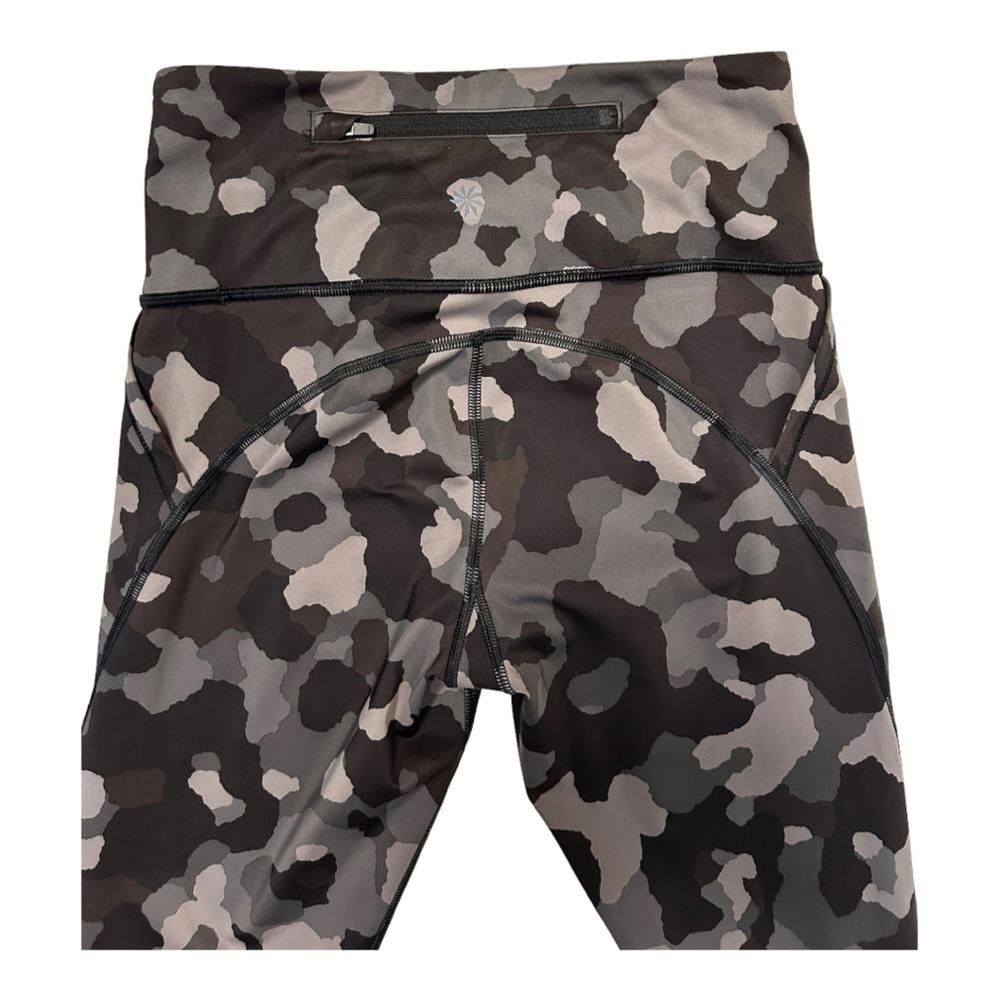 Designer Athleta l Lightning 7/8 Black Camo Leggings Size XS Size 26" / US 2 / IT 38 - 8 Thumbnail