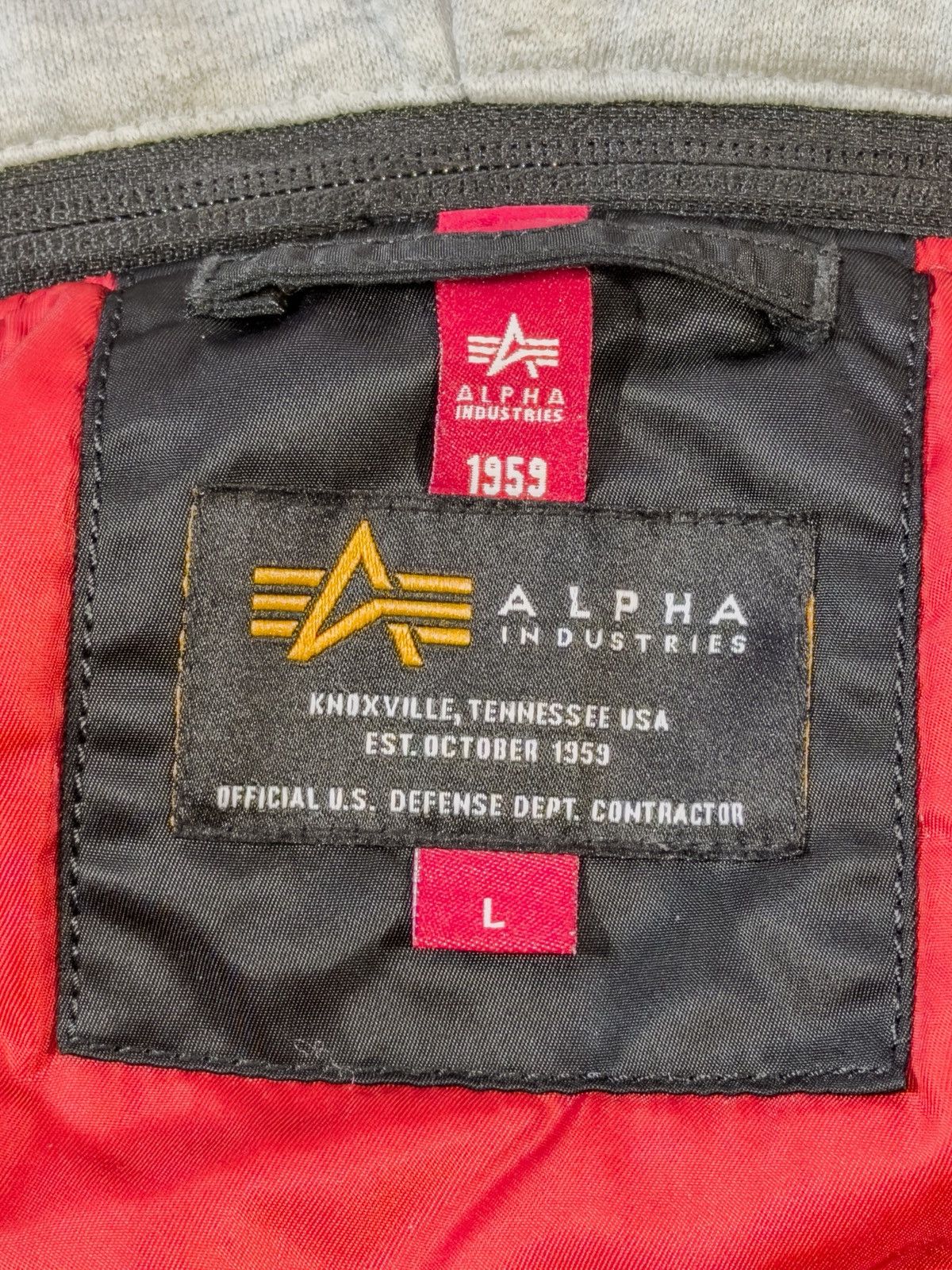 Alpha Industries Alpha industries with detachable gray hood bomber jacket Size US L / EU 52-54 / 3 - 7 Thumbnail
