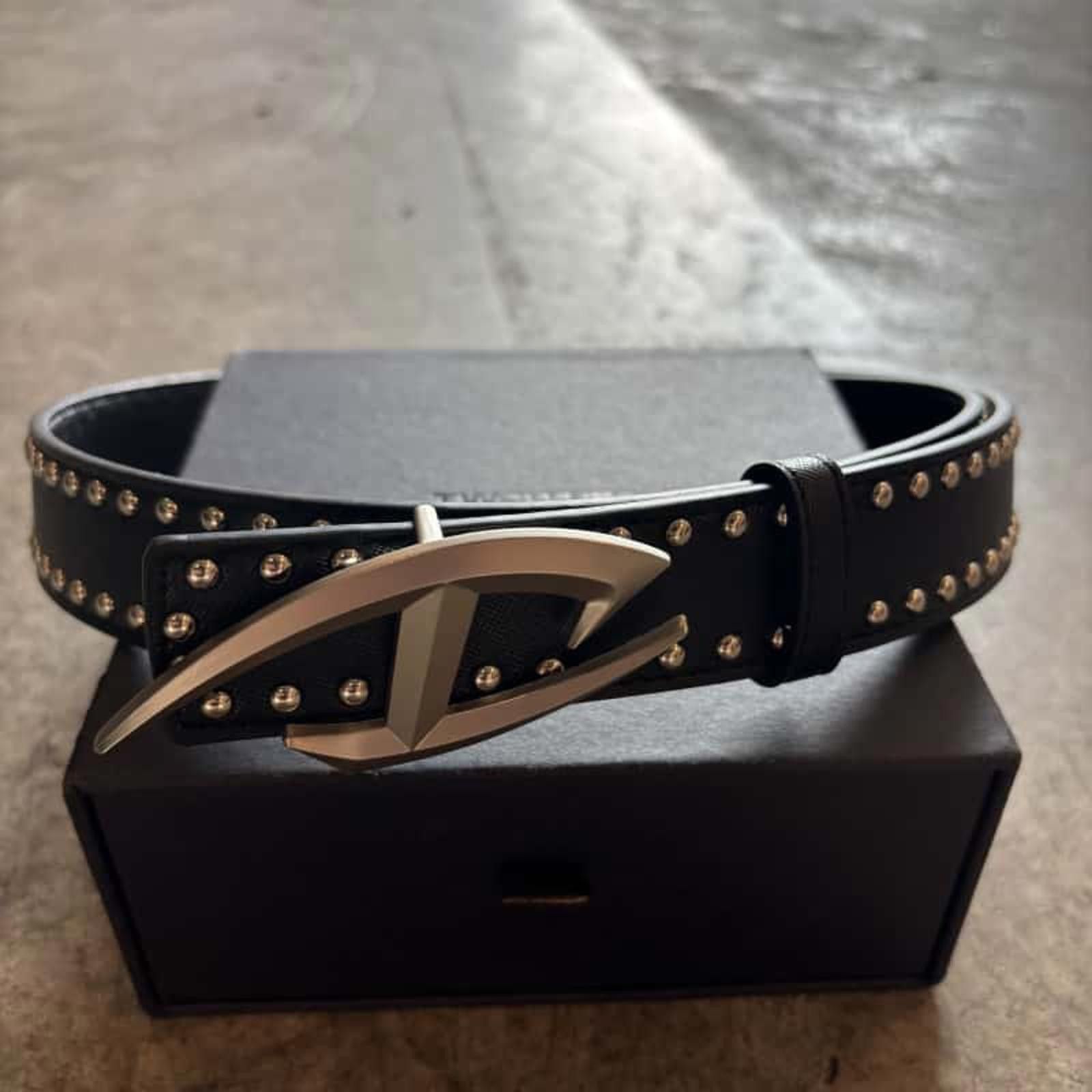 Rivet Cowhide Belt – Black Leather Unisex Casual Fit