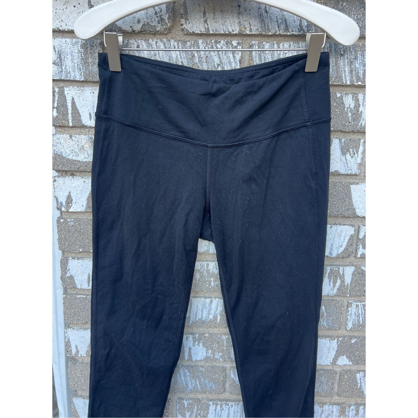 Athleta Athleta Black Cropped Leggings Woman’s Size Small- FLAWED-Bally Size 26" / US 2 / IT 38 - 3 Thumbnail