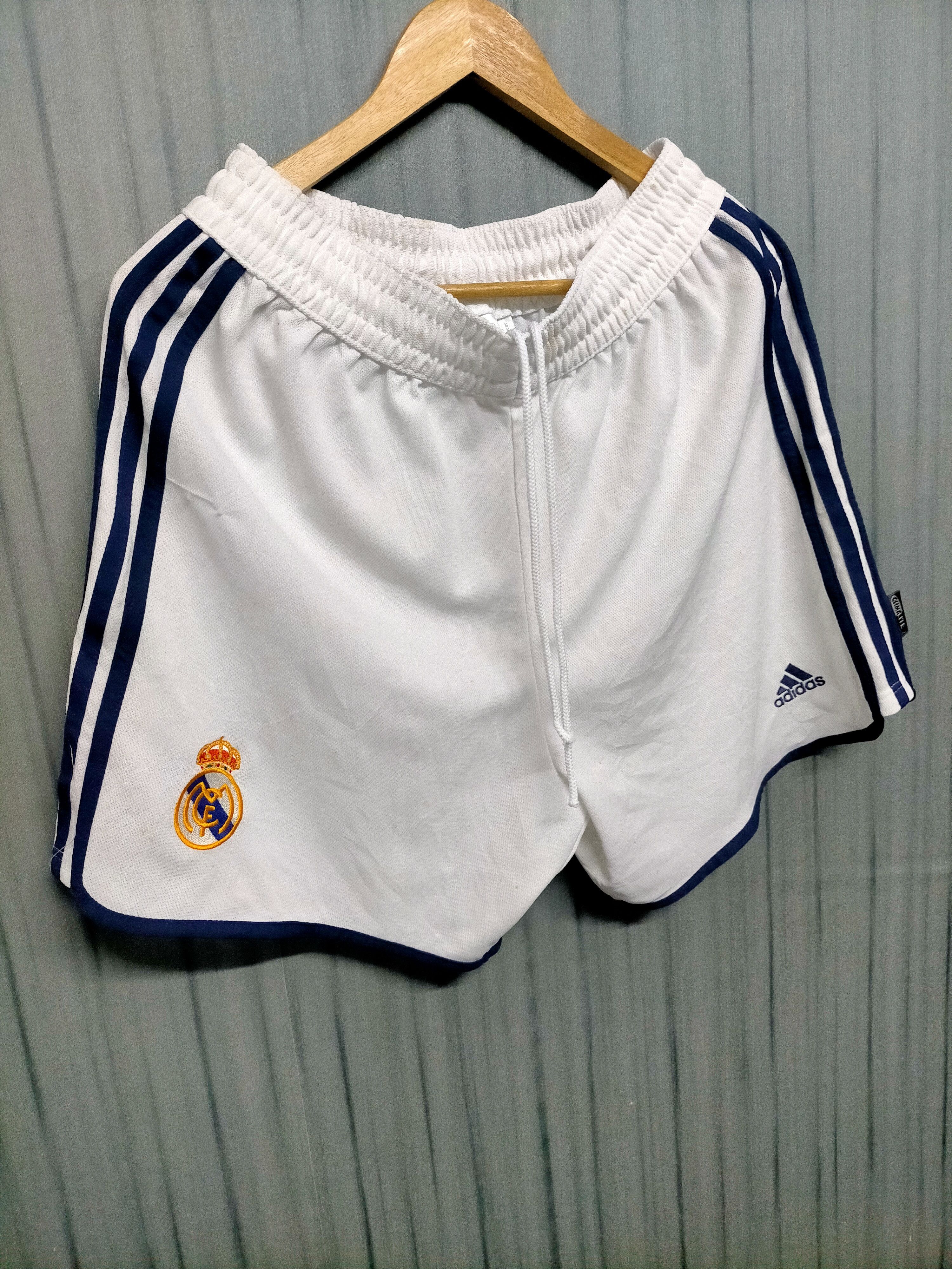 Adidas Vintage 2001 Real Madrid Footbal Jersey Short pants Size US 30 / EU 46 - 3 Thumbnail