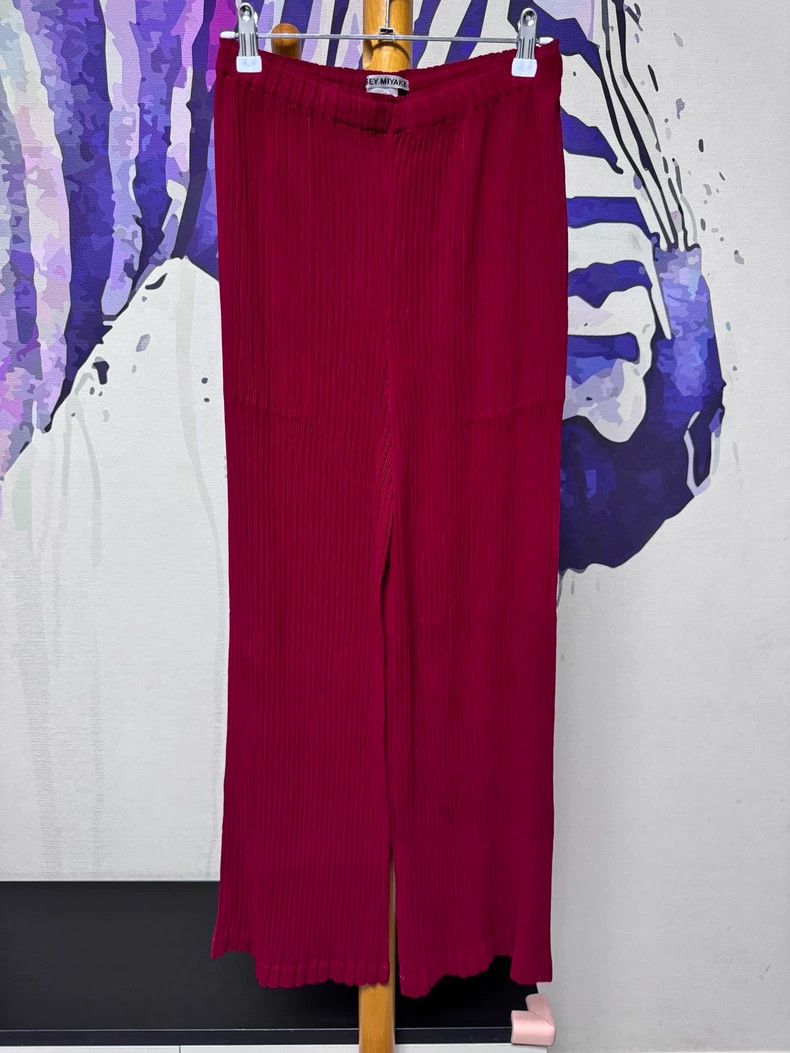 Issey Miyake size:2 Deep red toothpick straight-leg trouse