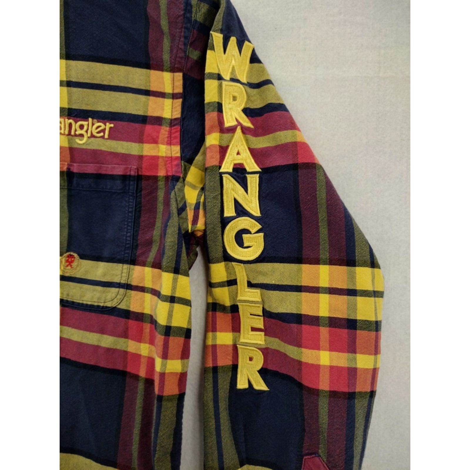 Wrangler Wrangler 20x Western Shirt Mens XL Plaid Logo on Sleeve Big Logo Logo on Sleeve Button-Up Cowboy Shirt 20x Plaid Mens XL Wrangler Size US XL / EU 56 / 4 - 3 Thumbnail