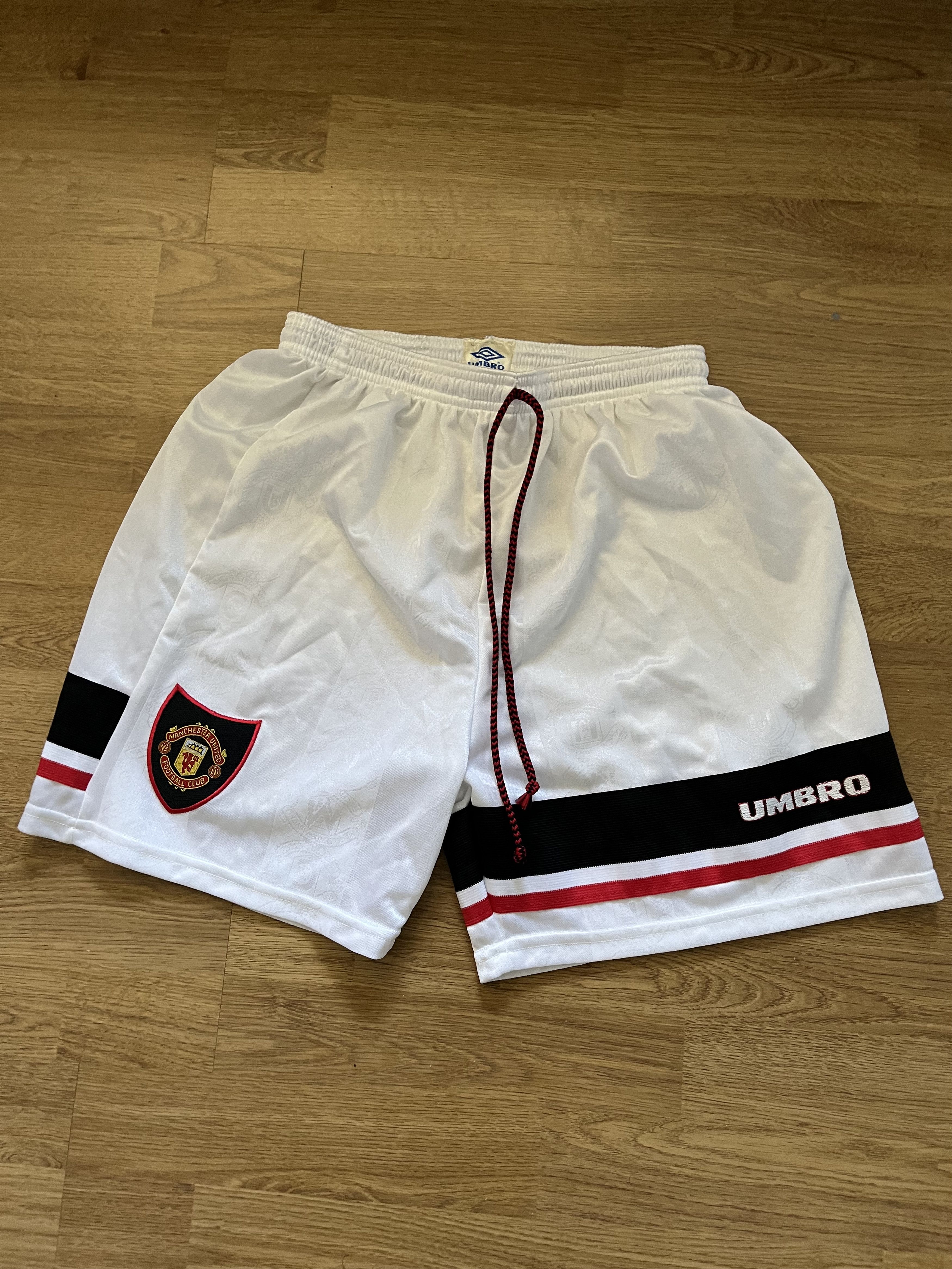 Umbro × Vintage Umbro Manchester United Vintage football shorts Size US 31 - 1 Thumbnail