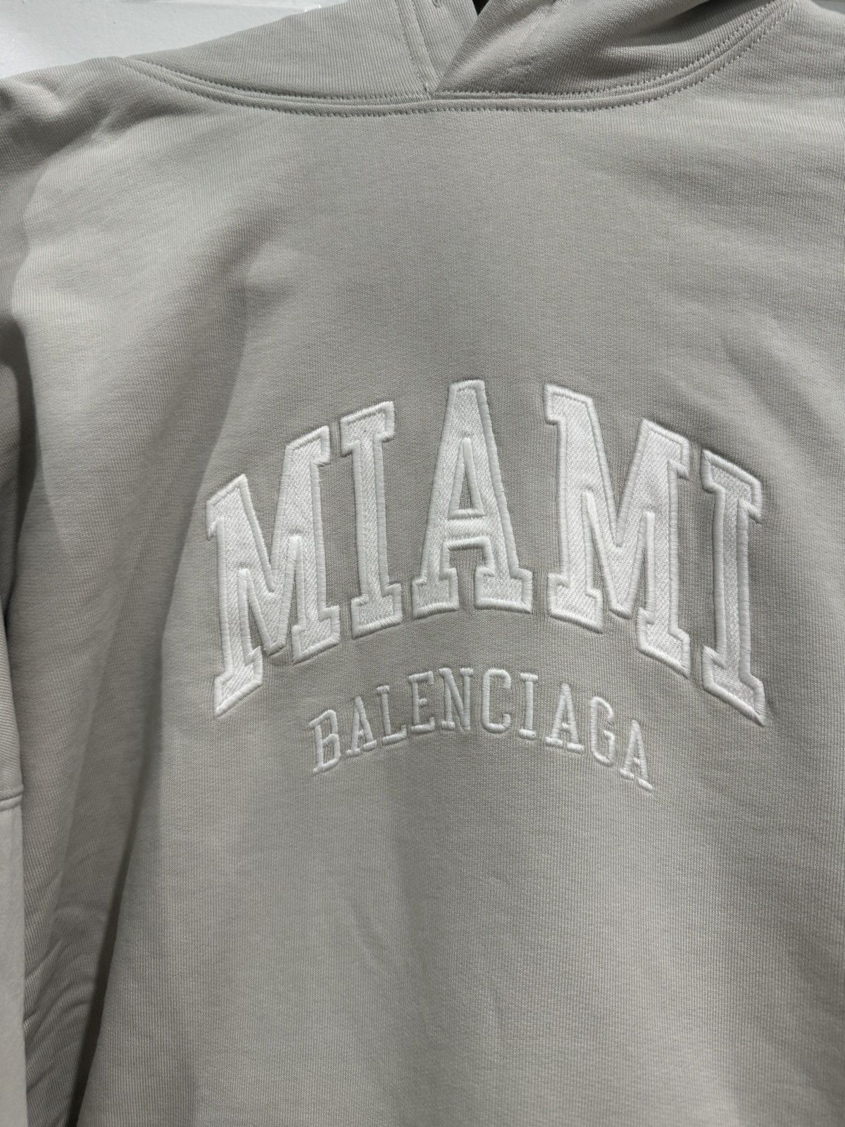 Balenciaga Balenciaga Wide Fit Miami Hoodie 'Shell White' Size US L / EU 52-54 / 3 - 3 Thumbnail