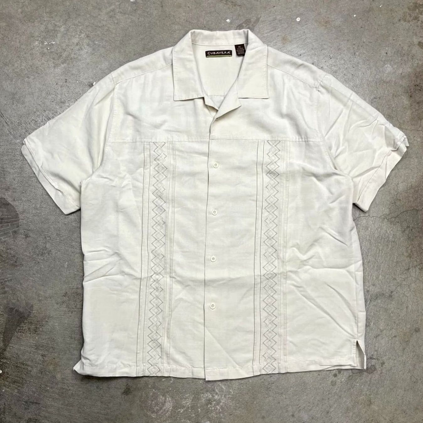 Cubavera Cubavera shirt Men XL Cream short sleeve button camp collar embroidered rayon Size US XL / EU 56 / 4 - 2 Thumbnail