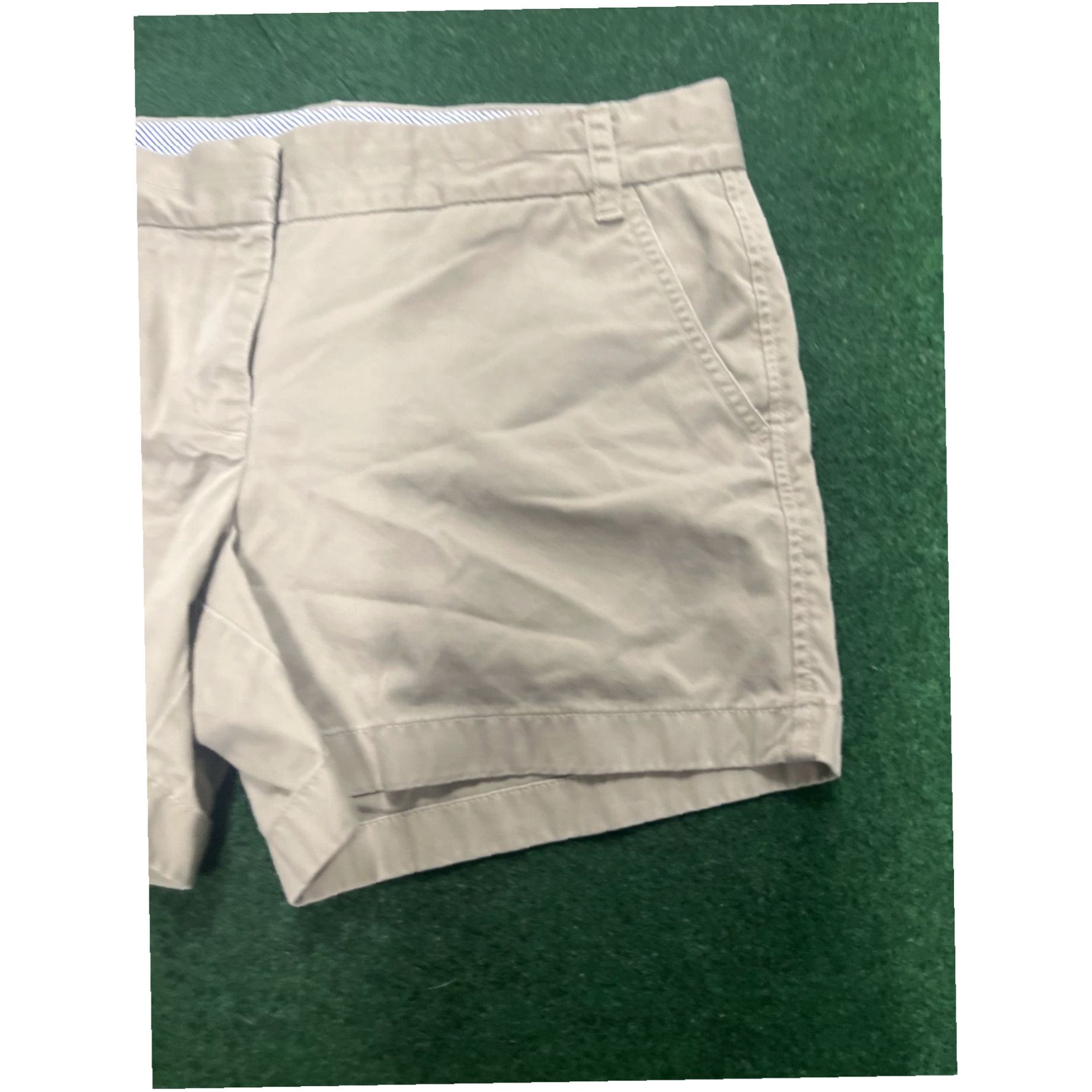 J.Crew J. Crew Classic Twill City Fit Chino Booty Shorts Weathered Broken In Khaki 12 Size 34" / US 12 / IT 48 - 3 Thumbnail