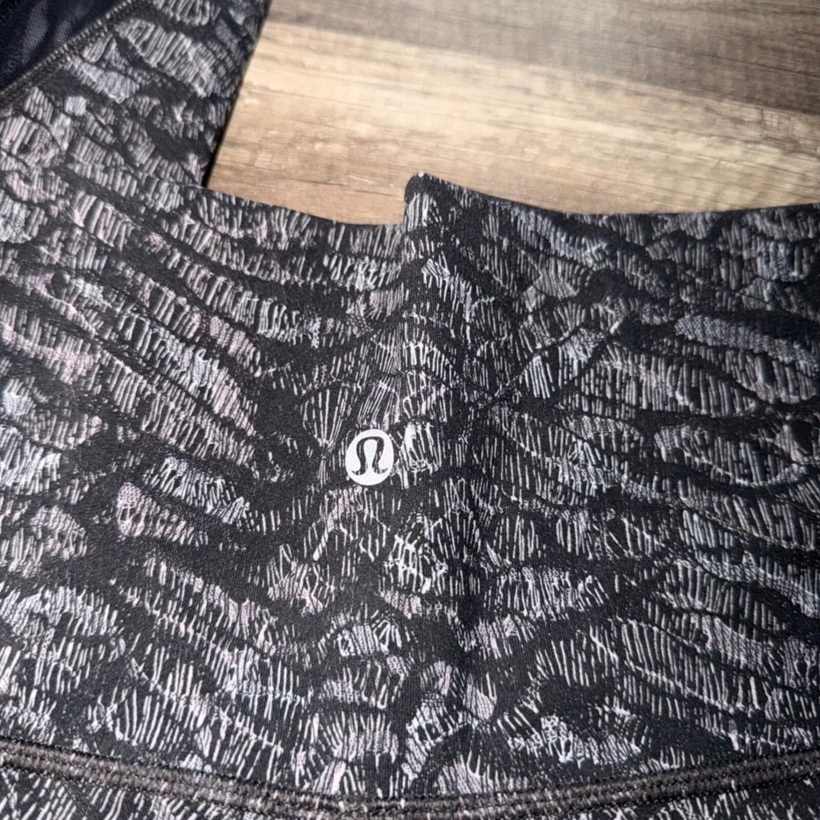 Lululemon Lululemon High Rise Crop Leggings Size 30" / US 8 / IT 44 - 4 Thumbnail