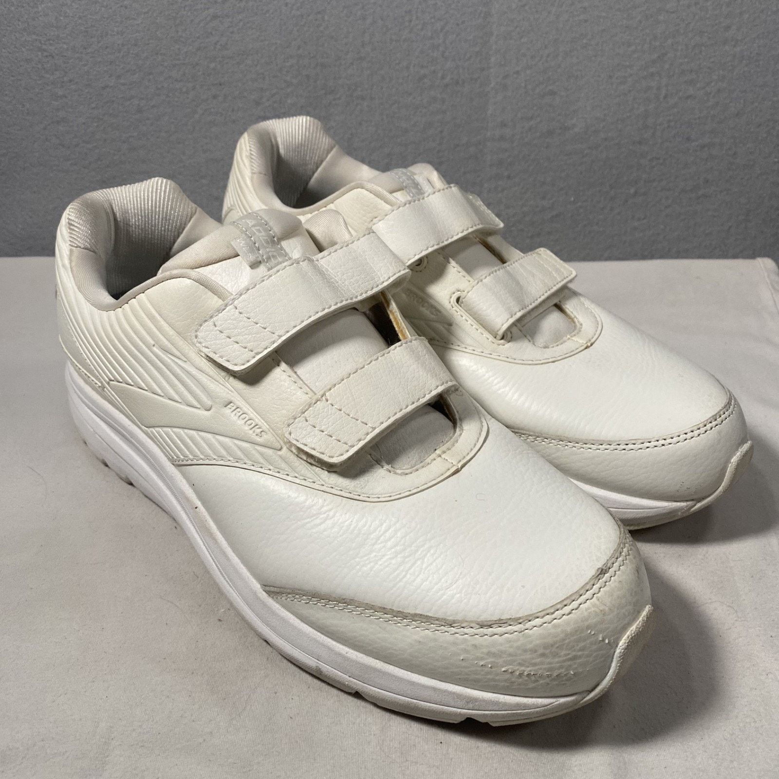 Brooks Brooks Addiction Walker 2 Leather Shoes V Strap Mens 11.5 Size US 11.5 / EU 44-45 - 1 Thumbnail