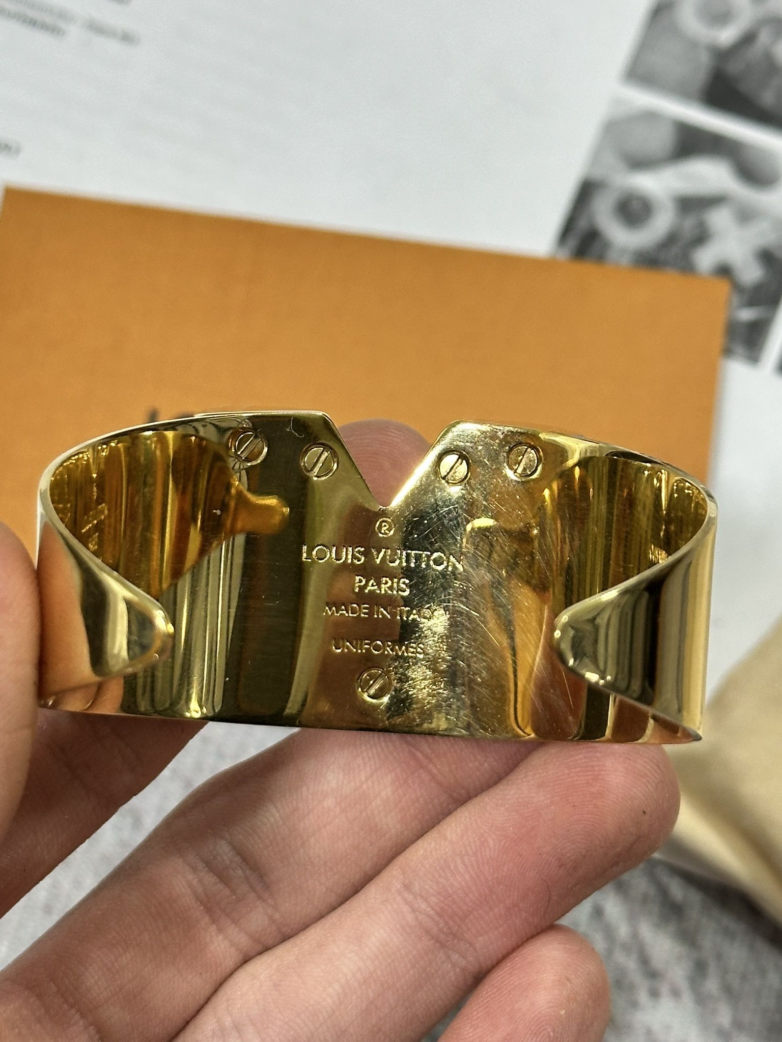 Louis Vuitton Louis Vuitton Cuff Bracelet Essential V Gold Toned Metal Size ONE SIZE - 8 Thumbnail