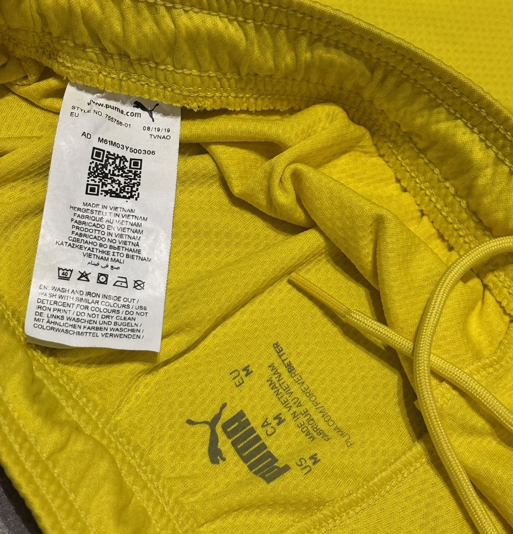 Puma Borussia Dortmund 2019/2020 Puma Football Shorts size M Size US 32 / EU 48 - 12 Thumbnail
