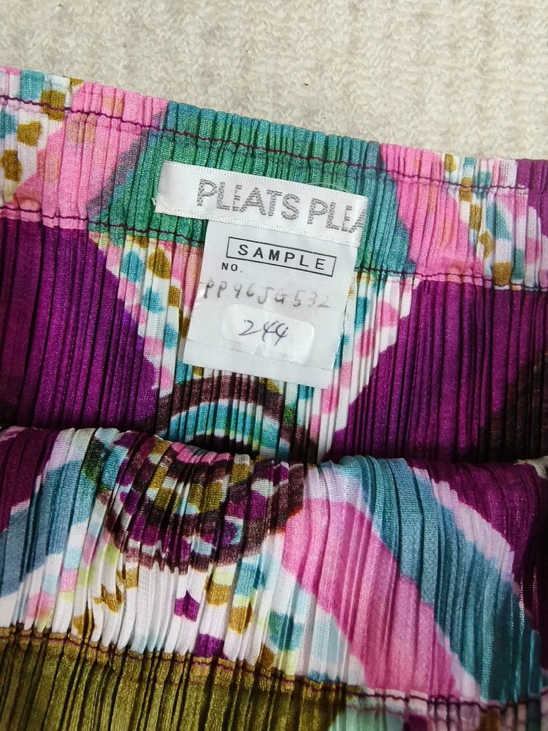 Issey Miyake Issey Miyake size:5 Pink pleated crayon skirt Size 31" - 3 Thumbnail