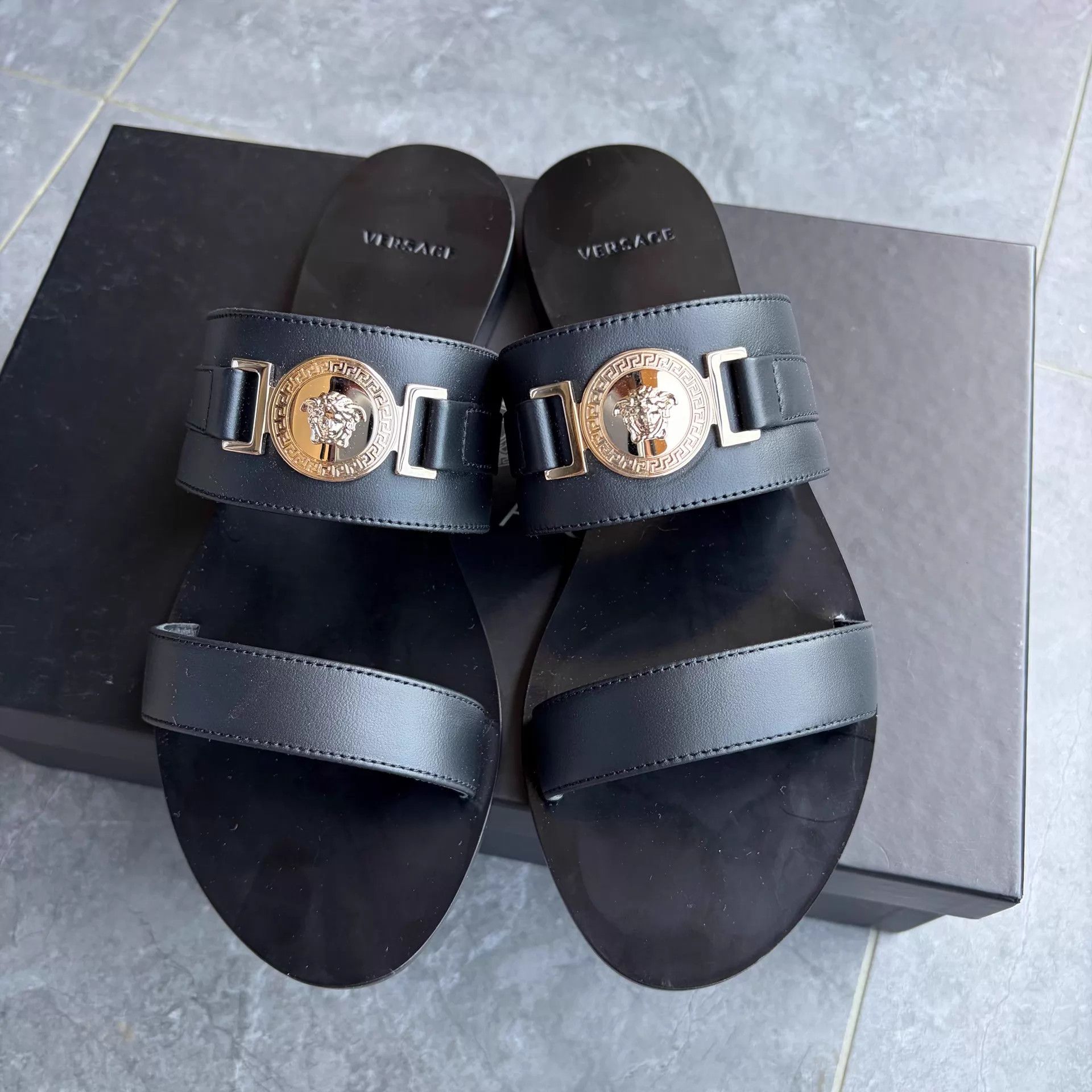 Versace Versace Women's 35 Sandal New Worn Once Box Size US 4.5 / IT 34.5 - 2 Thumbnail