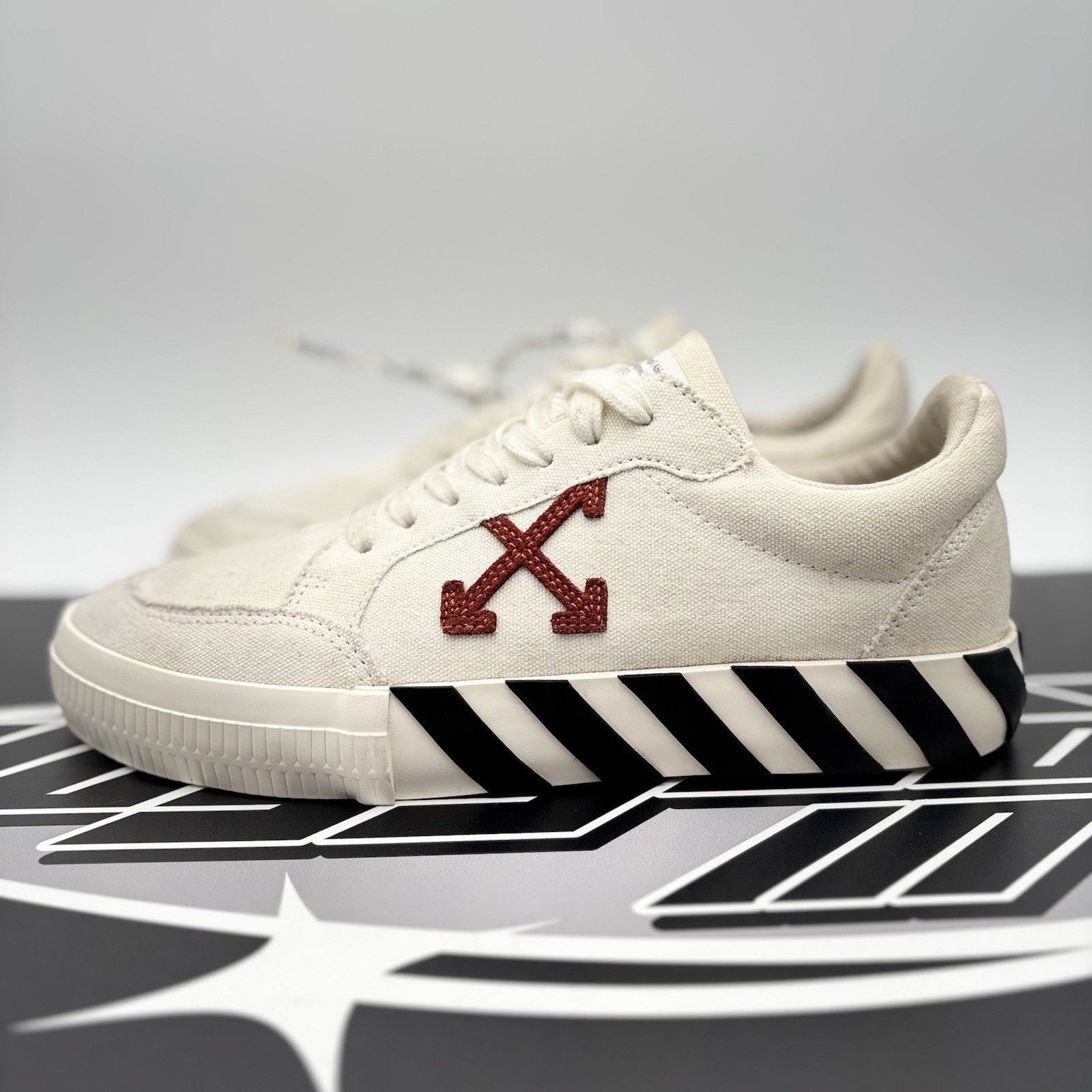 Off-White Off-White Vulc Sneaker ' White ' | GOOD CONDITION! Size US 7 / EU 40 - 1 Thumbnail