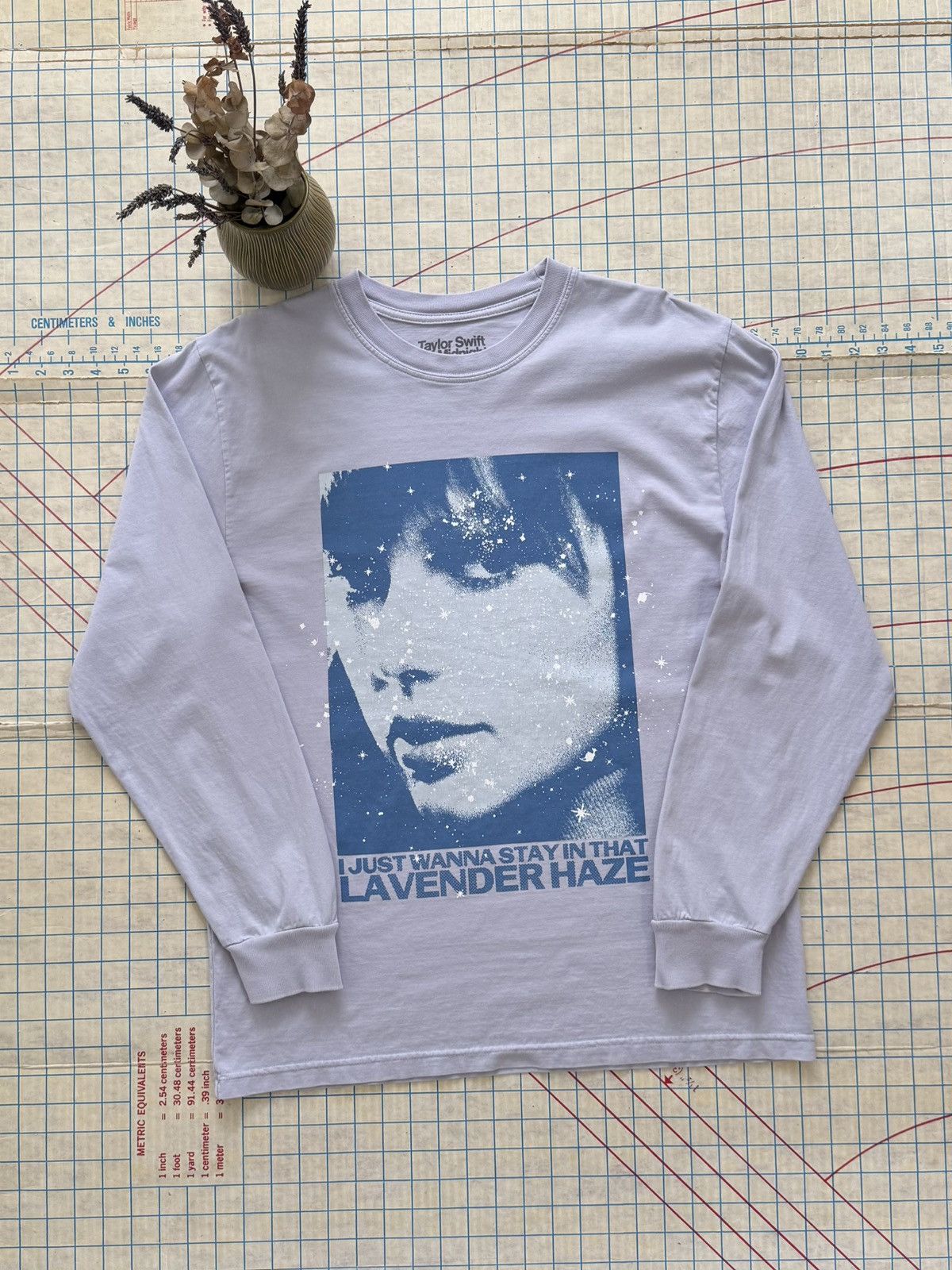 Band Tees Taylor Swift I Just Wanna Stay In That Lavender Haze Large Size L / US 10 / IT 46 - 6 Thumbnail