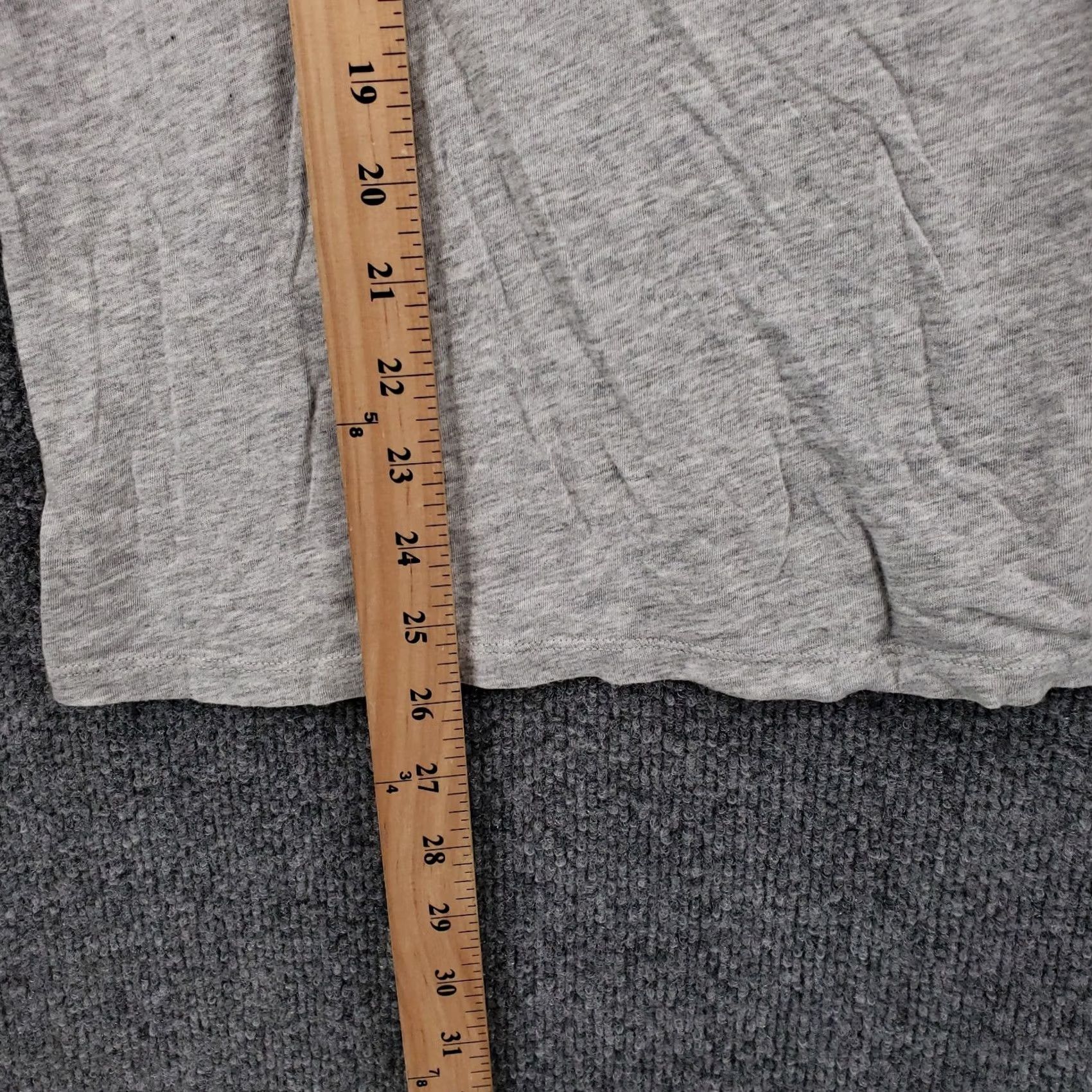 Banana Republic Banana Republic T Shirt Womens L Gray Short Sleeve Crew Neck Love Is The Answer Size L / US 10 / IT 46 - 4 Thumbnail
